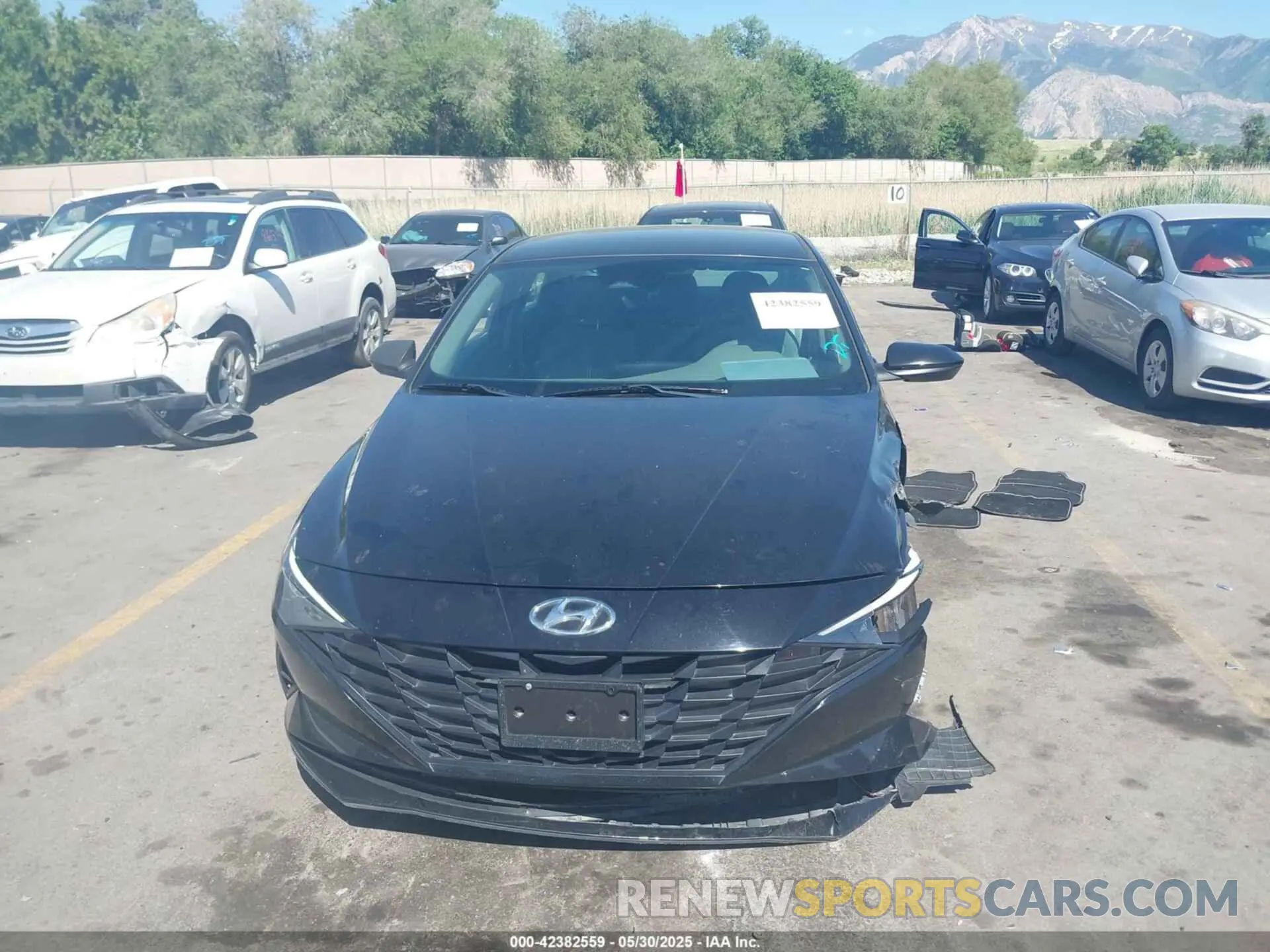 12 Photograph of a damaged car 5NPLM4AG5MH035615 HYUNDAI ELANTRA 2021