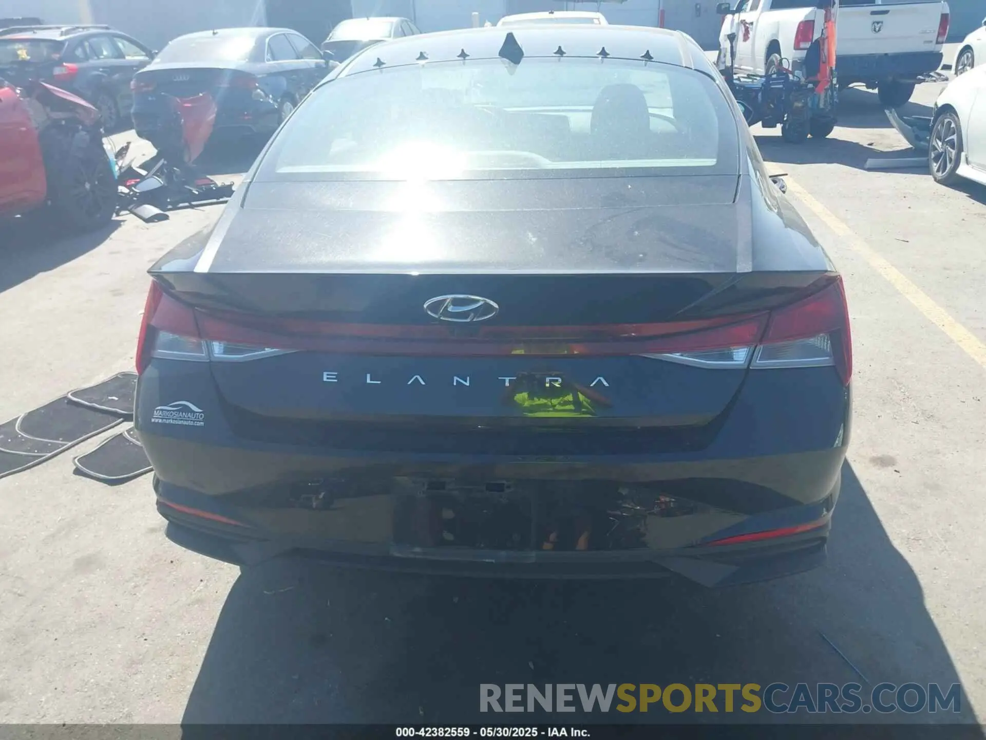 16 Photograph of a damaged car 5NPLM4AG5MH035615 HYUNDAI ELANTRA 2021