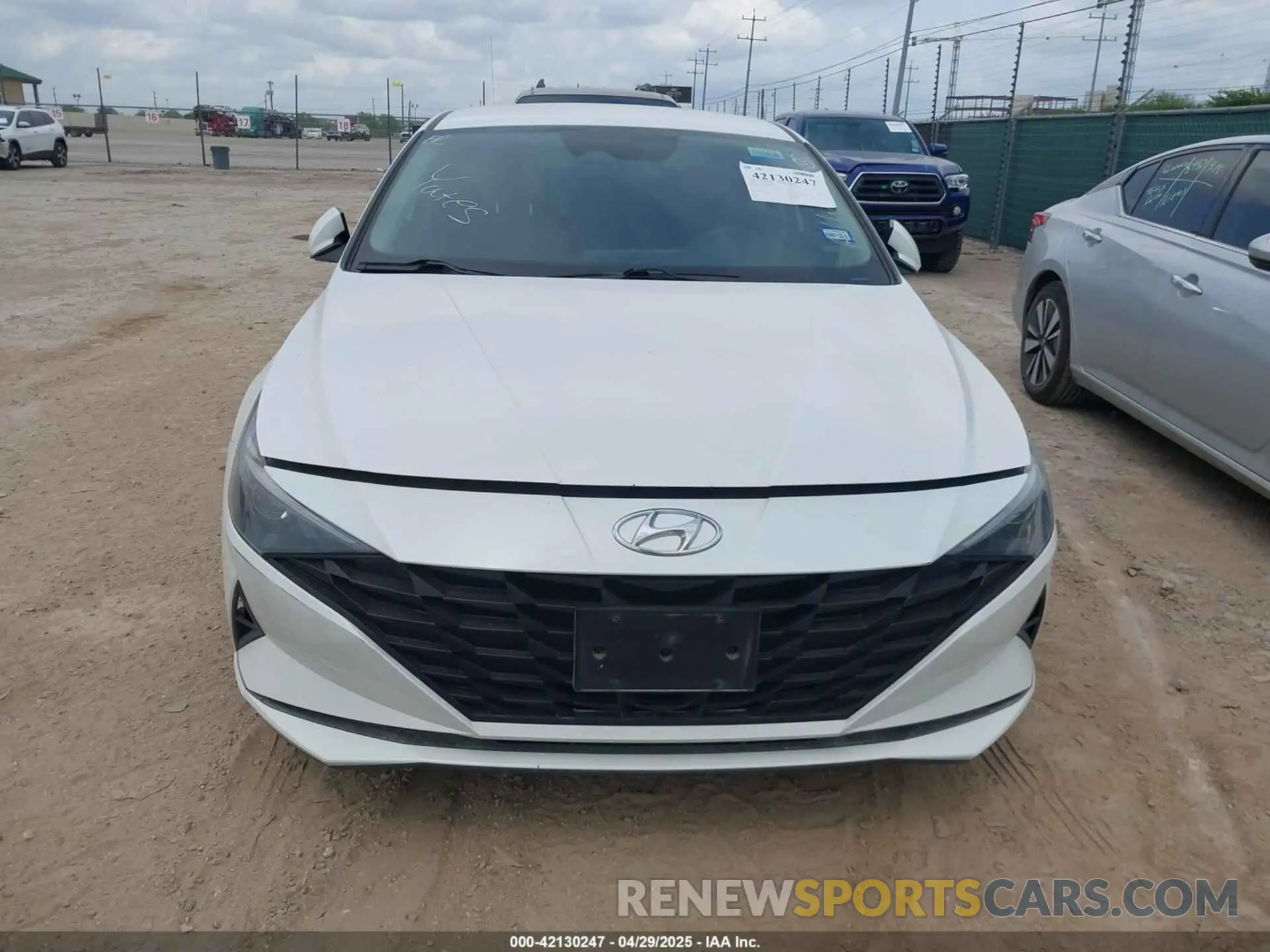 12 Photograph of a damaged car 5NPLM4AG6MH002610 HYUNDAI ELANTRA 2021