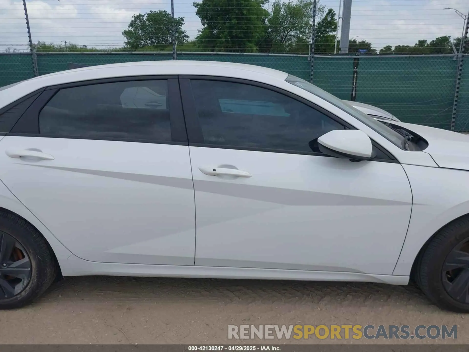 13 Photograph of a damaged car 5NPLM4AG6MH002610 HYUNDAI ELANTRA 2021