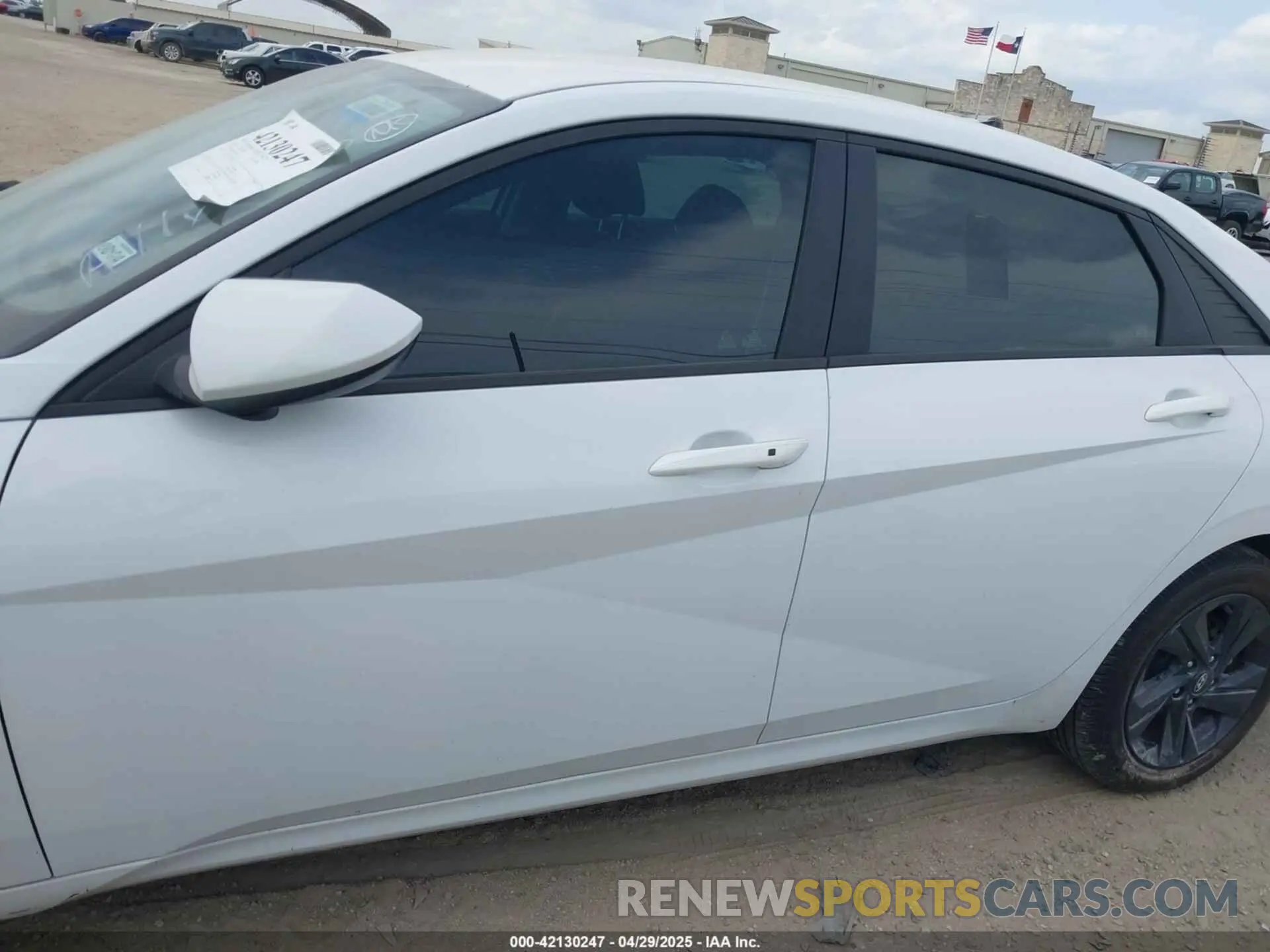 14 Photograph of a damaged car 5NPLM4AG6MH002610 HYUNDAI ELANTRA 2021