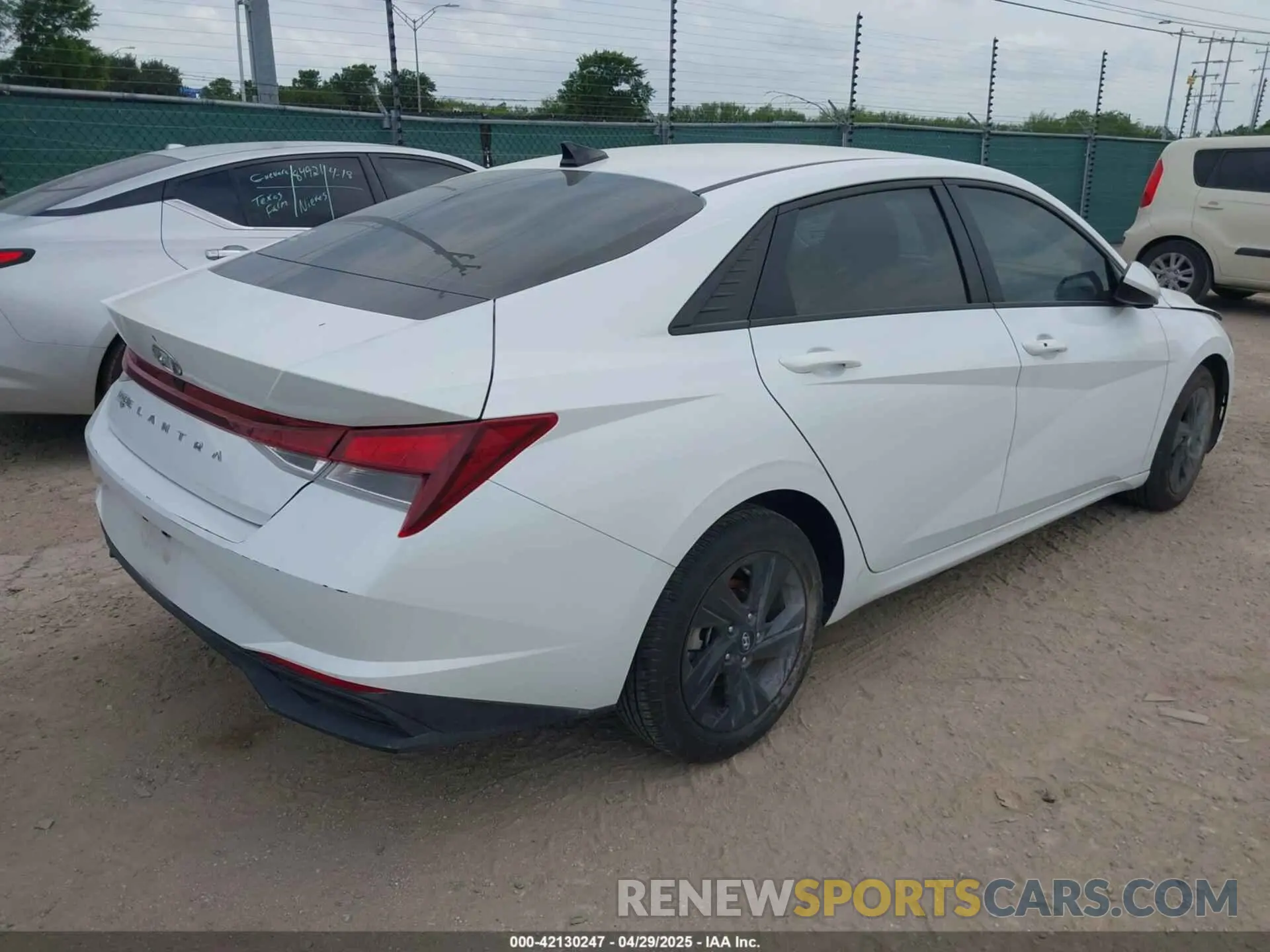 4 Photograph of a damaged car 5NPLM4AG6MH002610 HYUNDAI ELANTRA 2021