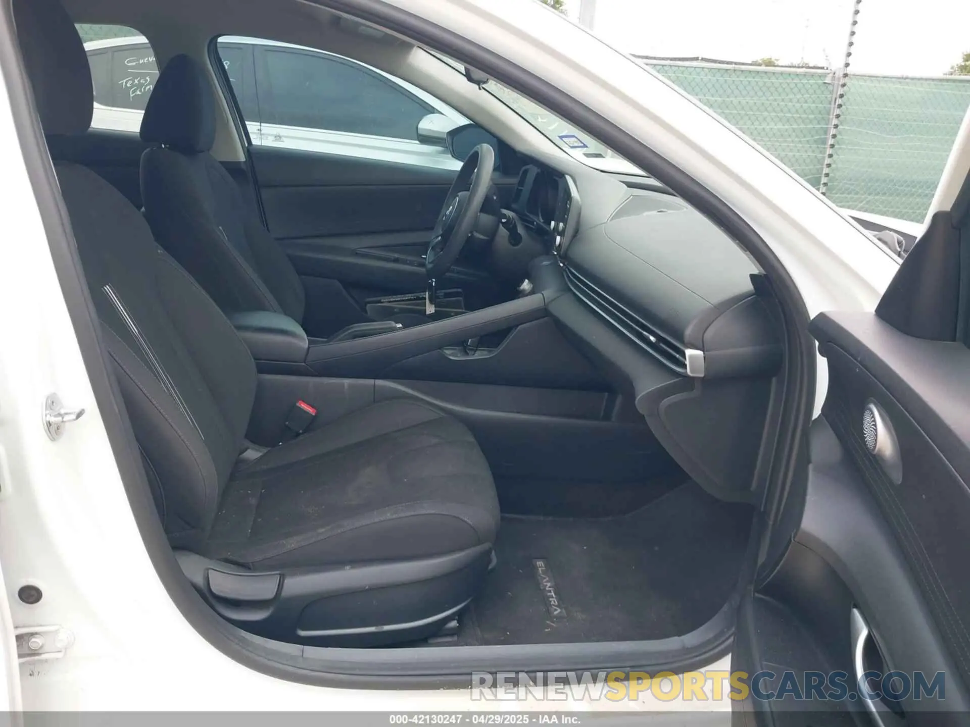 5 Photograph of a damaged car 5NPLM4AG6MH002610 HYUNDAI ELANTRA 2021