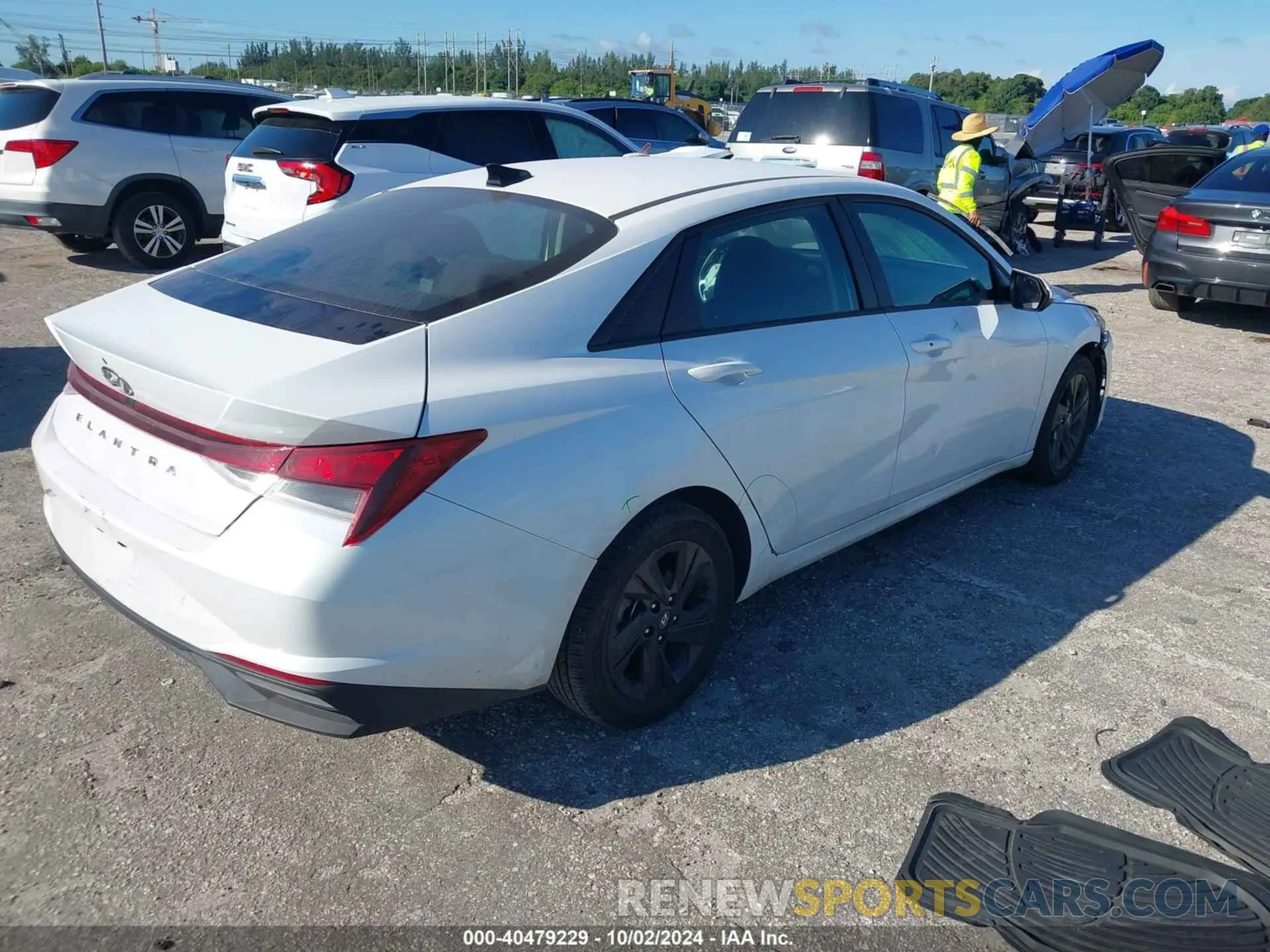 4 Photograph of a damaged car 5NPLM4AG6MH022288 HYUNDAI ELANTRA 2021