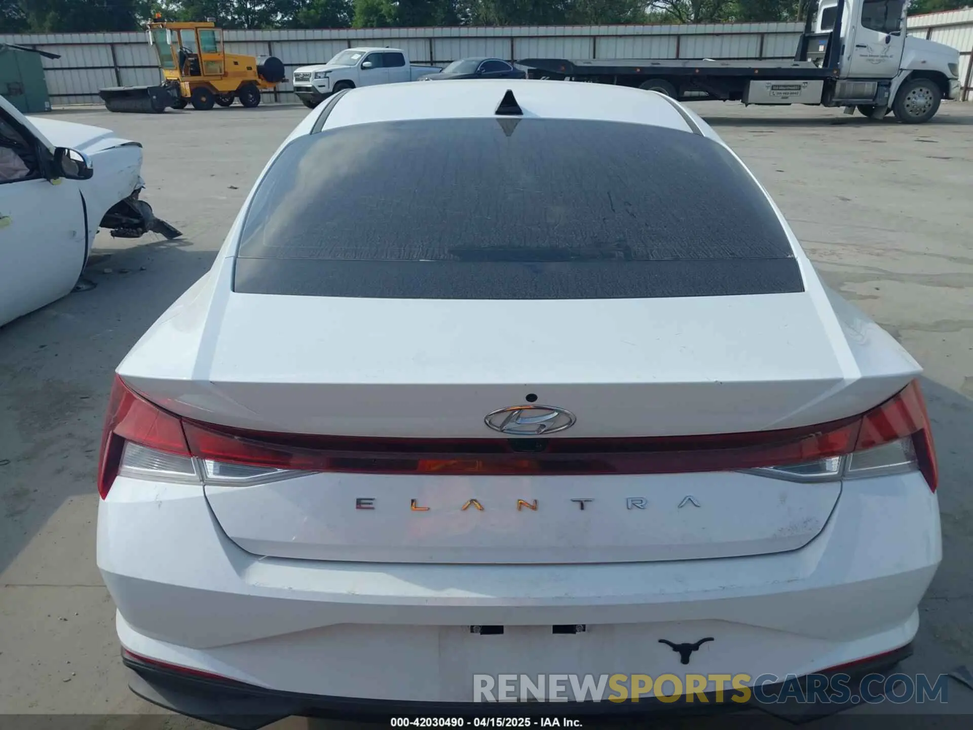 16 Photograph of a damaged car 5NPLM4AG6MH052410 HYUNDAI ELANTRA 2021