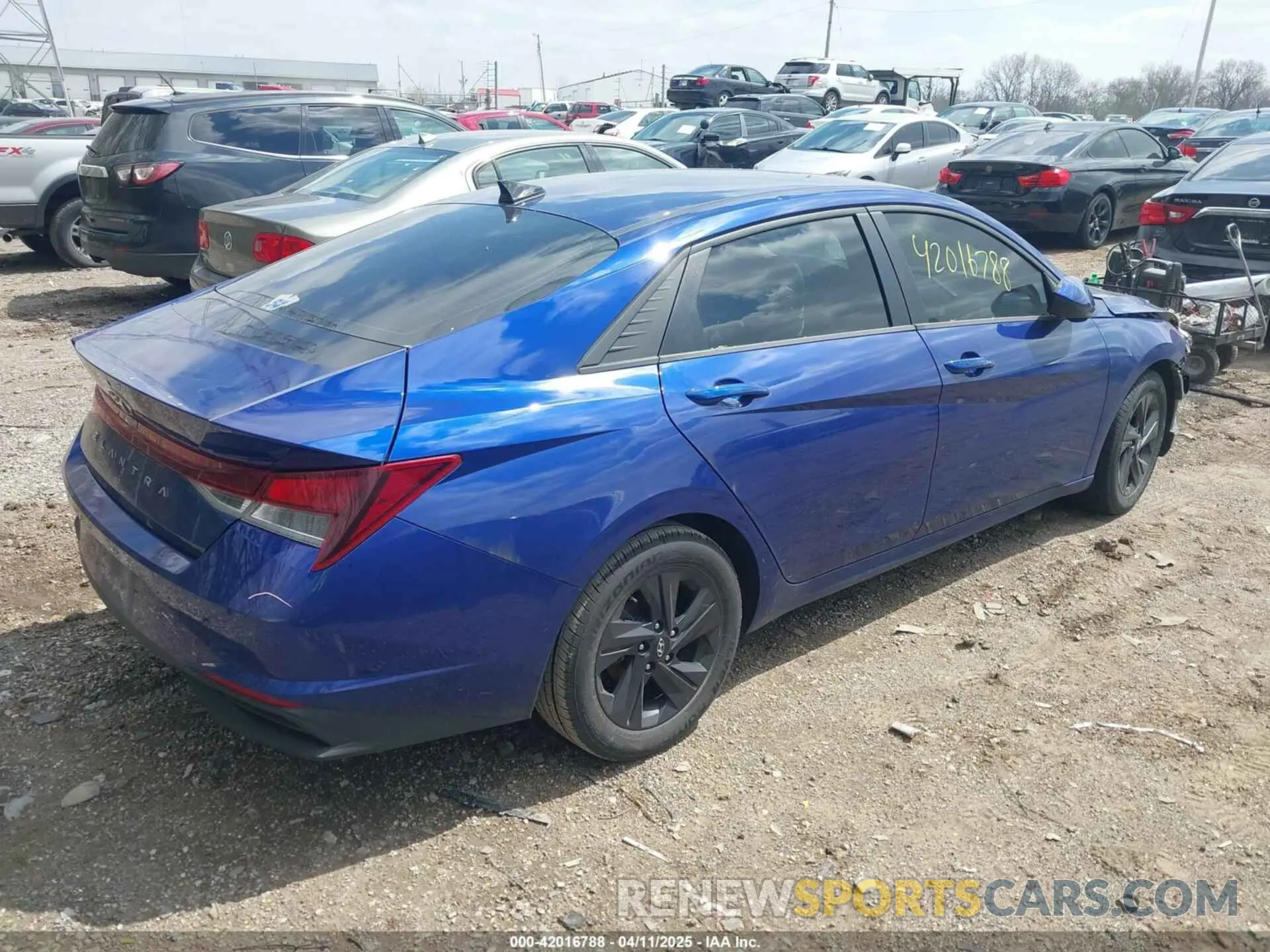 4 Photograph of a damaged car 5NPLM4AG7MH045336 HYUNDAI ELANTRA 2021