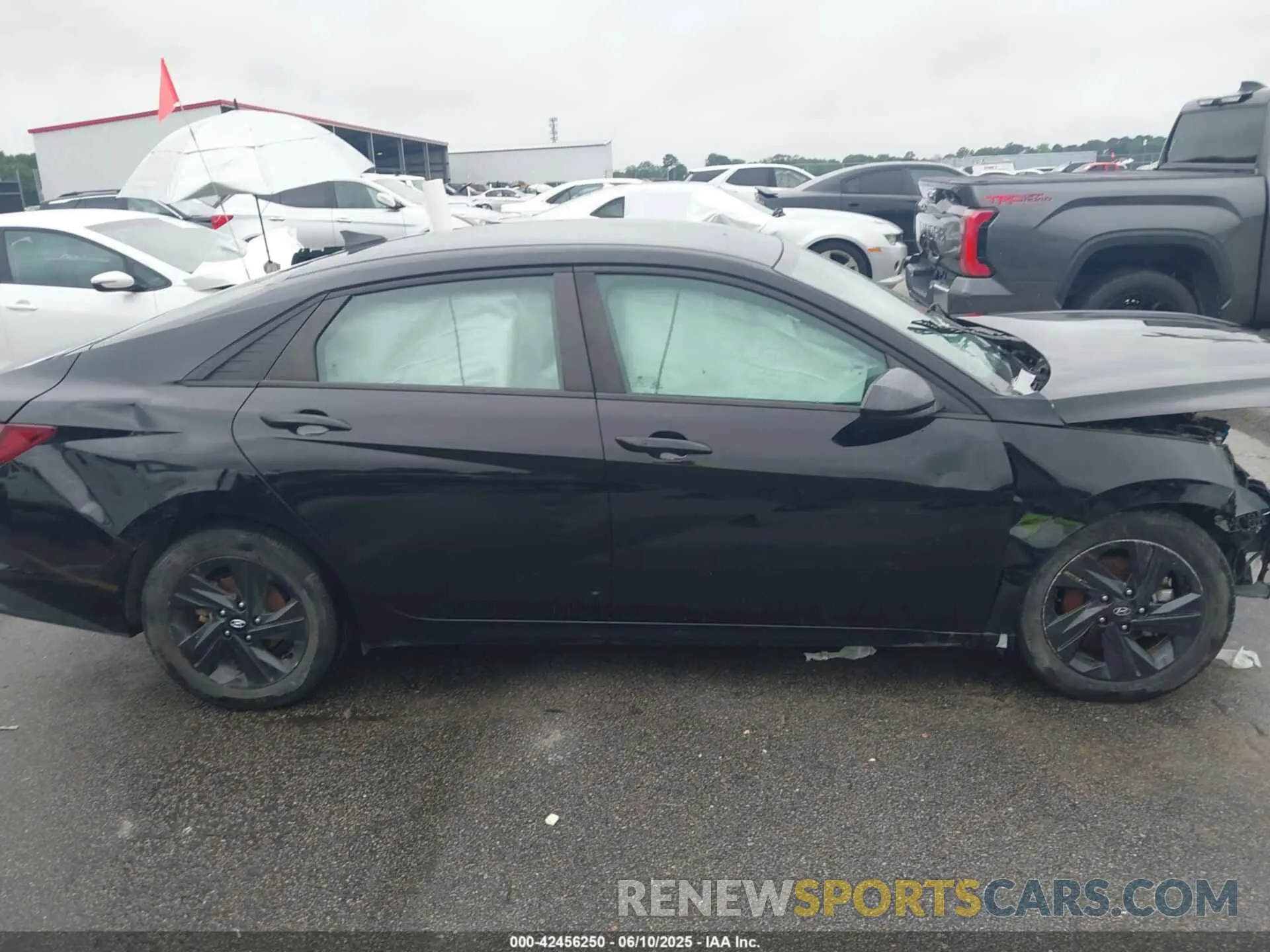 13 Photograph of a damaged car 5NPLM4AG7MH045580 HYUNDAI ELANTRA 2021