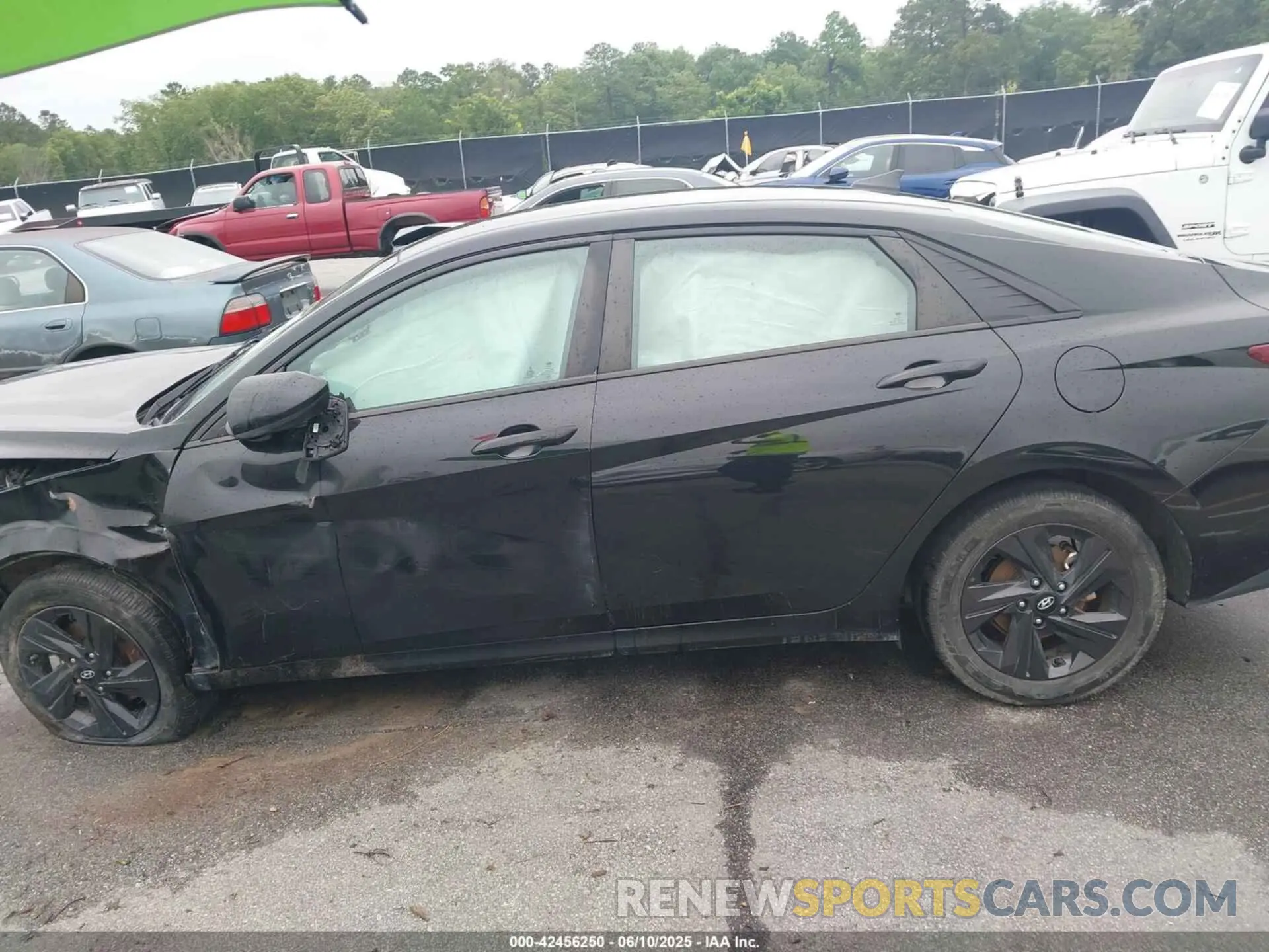 14 Photograph of a damaged car 5NPLM4AG7MH045580 HYUNDAI ELANTRA 2021