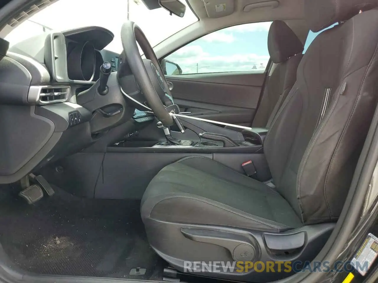 7 Photograph of a damaged car 5NPLM4AG8MH000471 HYUNDAI ELANTRA 2021