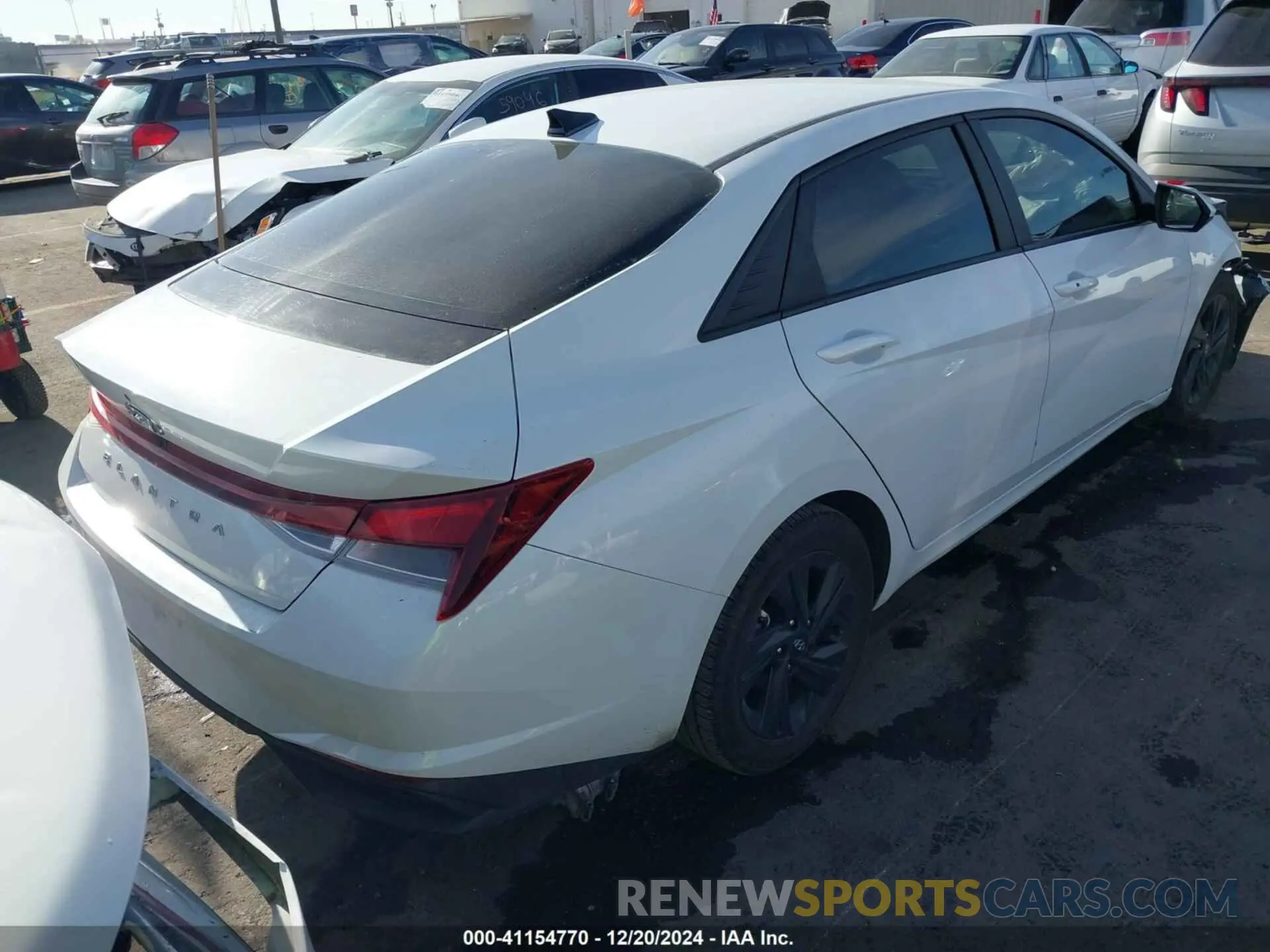 4 Photograph of a damaged car 5NPLM4AG8MH001152 HYUNDAI ELANTRA 2021