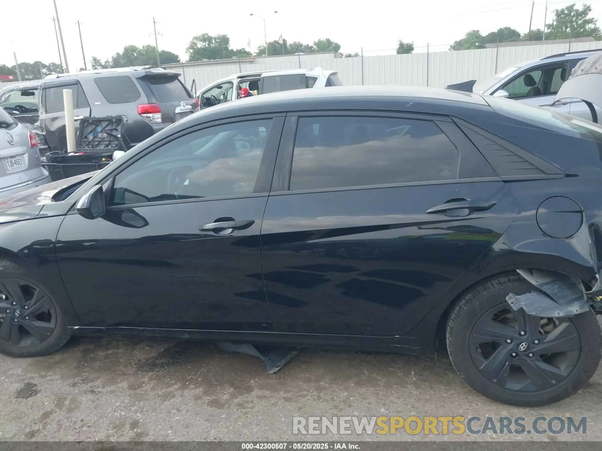 14 Photograph of a damaged car 5NPLM4AG8MH027833 HYUNDAI ELANTRA 2021