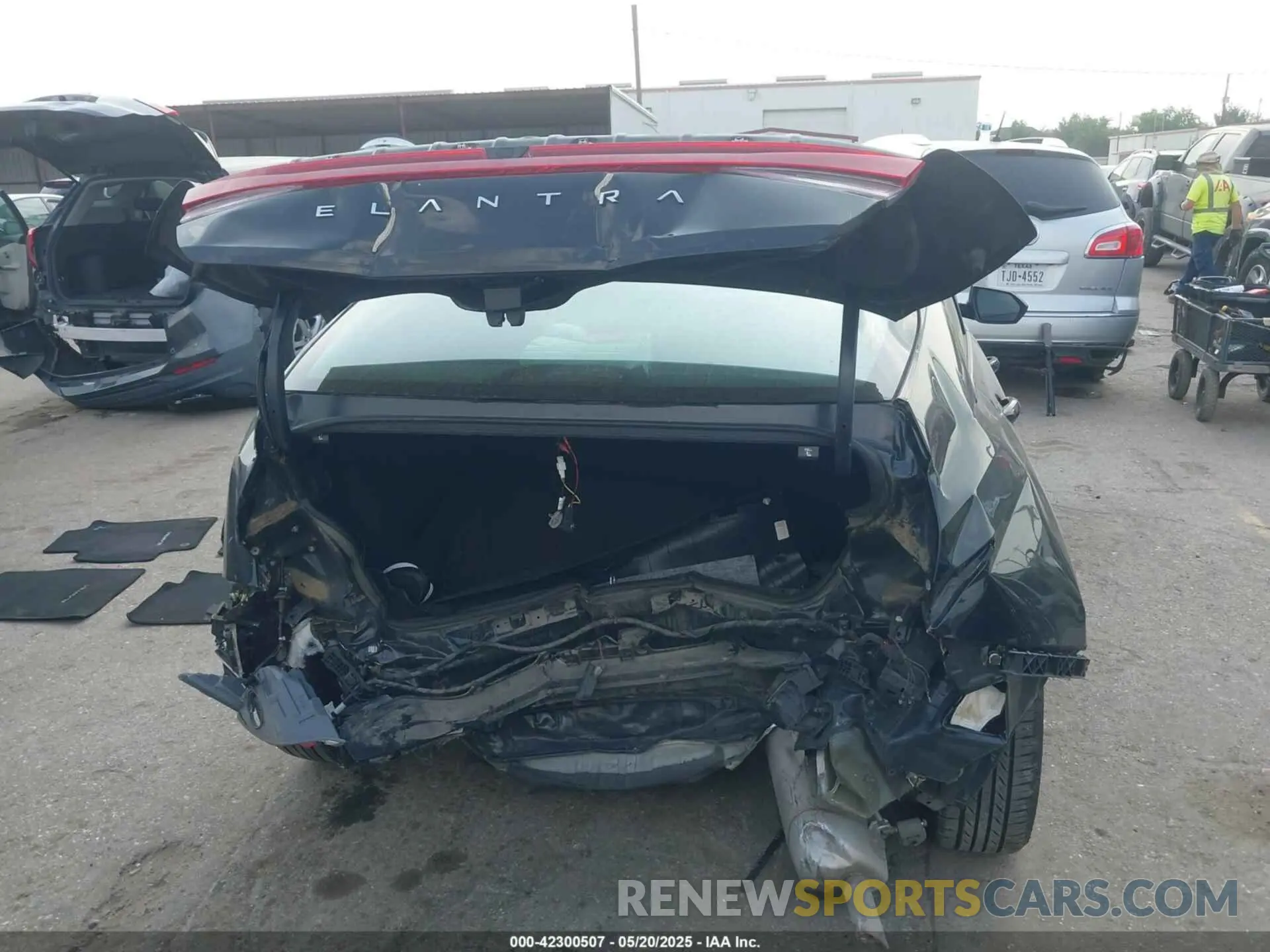 16 Photograph of a damaged car 5NPLM4AG8MH027833 HYUNDAI ELANTRA 2021