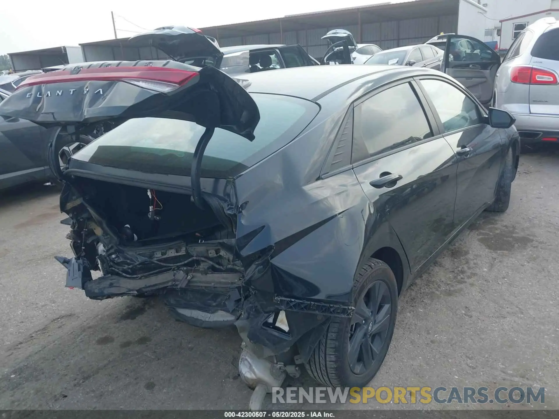 4 Photograph of a damaged car 5NPLM4AG8MH027833 HYUNDAI ELANTRA 2021