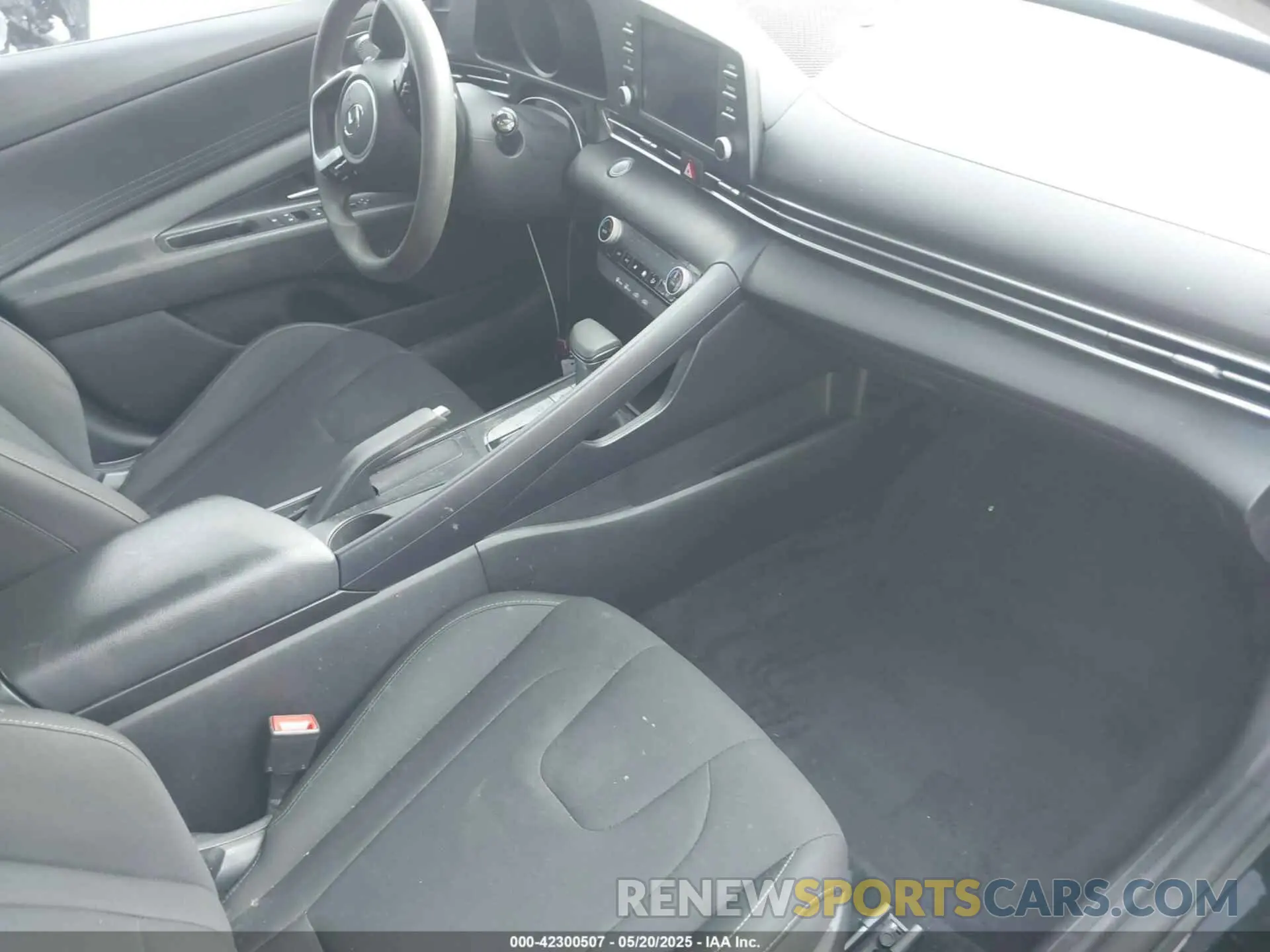 5 Photograph of a damaged car 5NPLM4AG8MH027833 HYUNDAI ELANTRA 2021