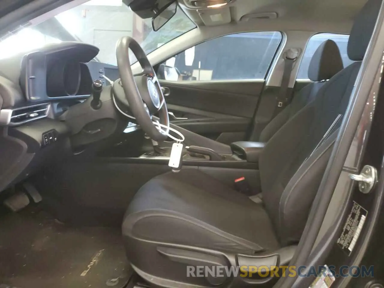7 Photograph of a damaged car 5NPLM4AG8MH031154 HYUNDAI ELANTRA 2021