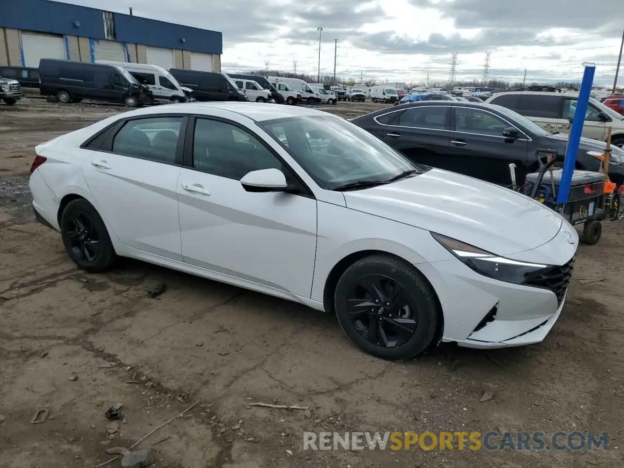 4 Photograph of a damaged car 5NPLM4AG8MH031414 HYUNDAI ELANTRA 2021
