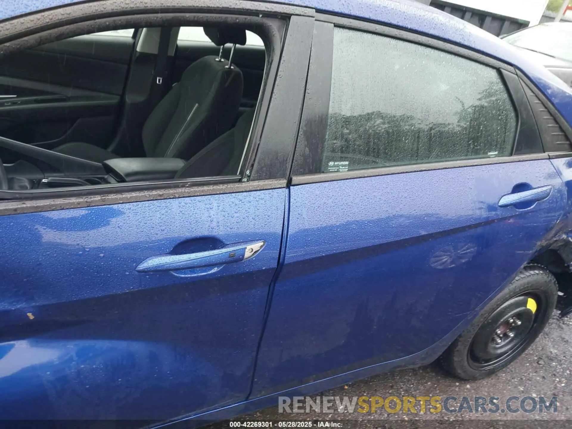 14 Photograph of a damaged car 5NPLM4AG8MH046303 HYUNDAI ELANTRA 2021