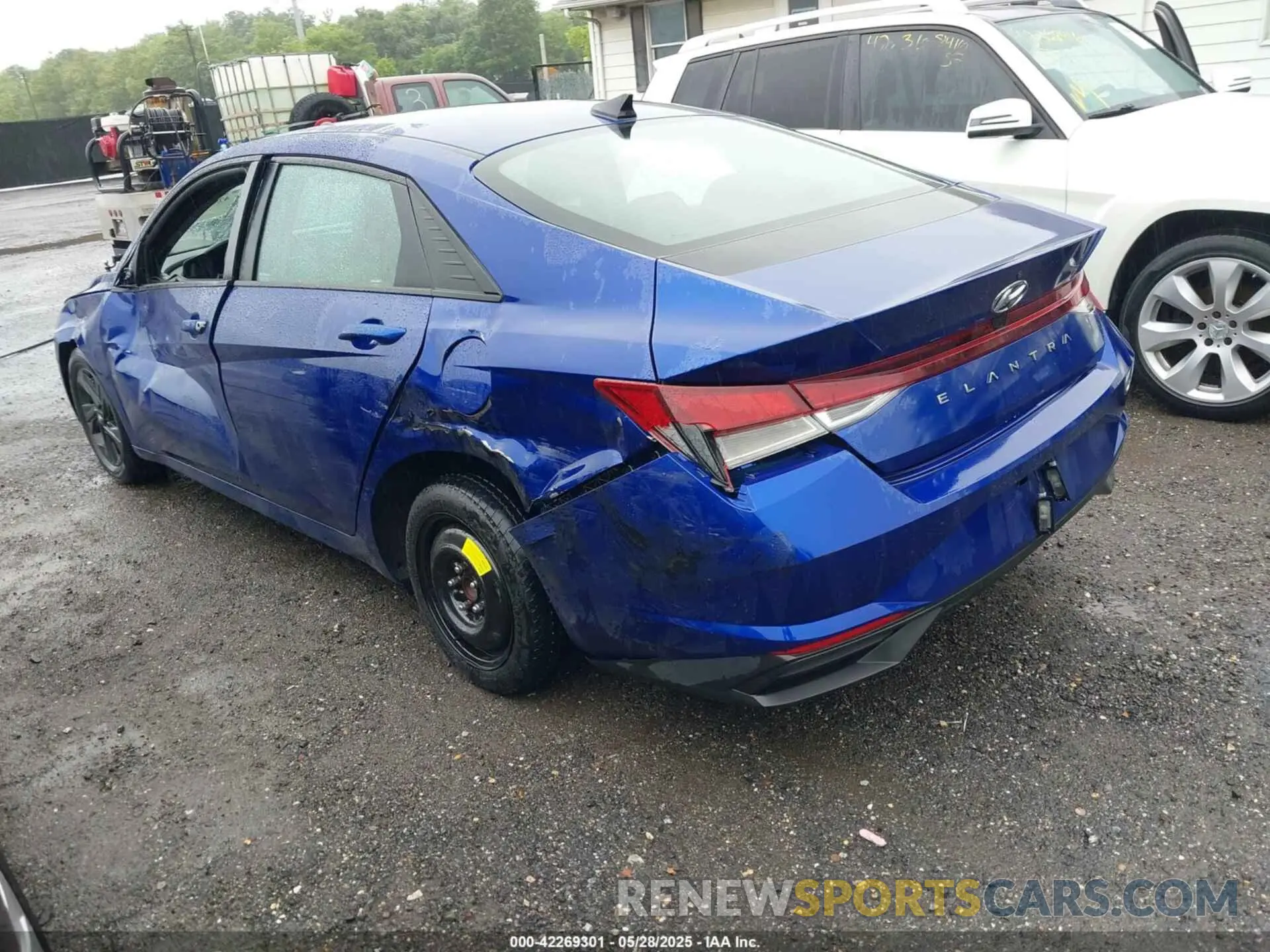 3 Photograph of a damaged car 5NPLM4AG8MH046303 HYUNDAI ELANTRA 2021