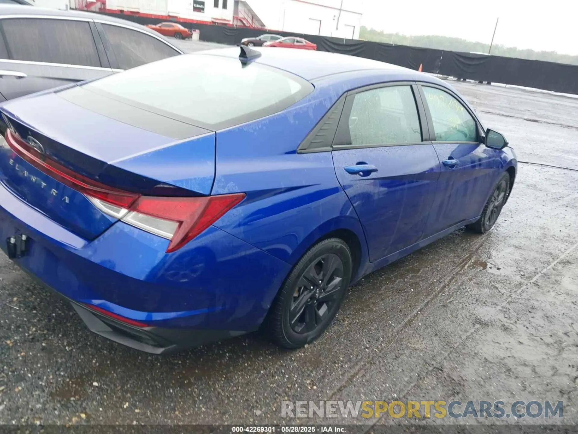 4 Photograph of a damaged car 5NPLM4AG8MH046303 HYUNDAI ELANTRA 2021
