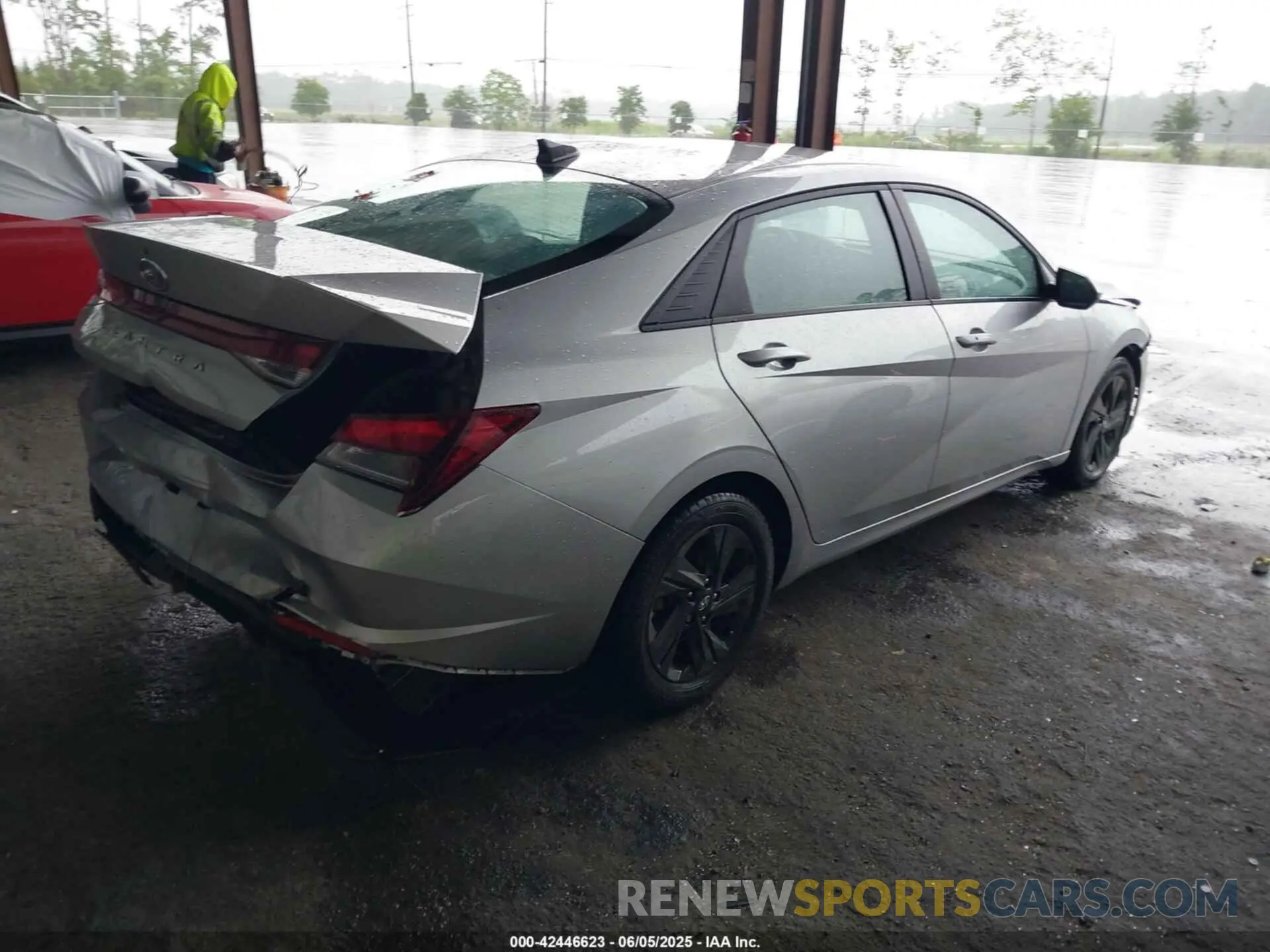 4 Photograph of a damaged car 5NPLM4AG9MH003217 HYUNDAI ELANTRA 2021