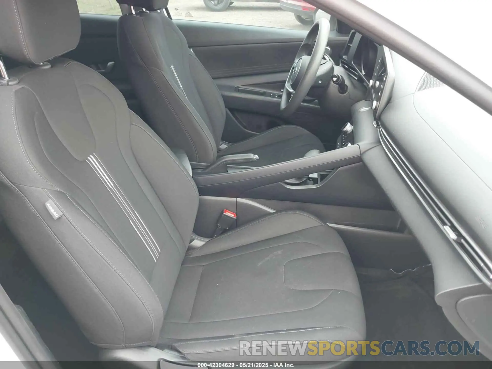 5 Photograph of a damaged car 5NPLM4AG9MH003265 HYUNDAI ELANTRA 2021