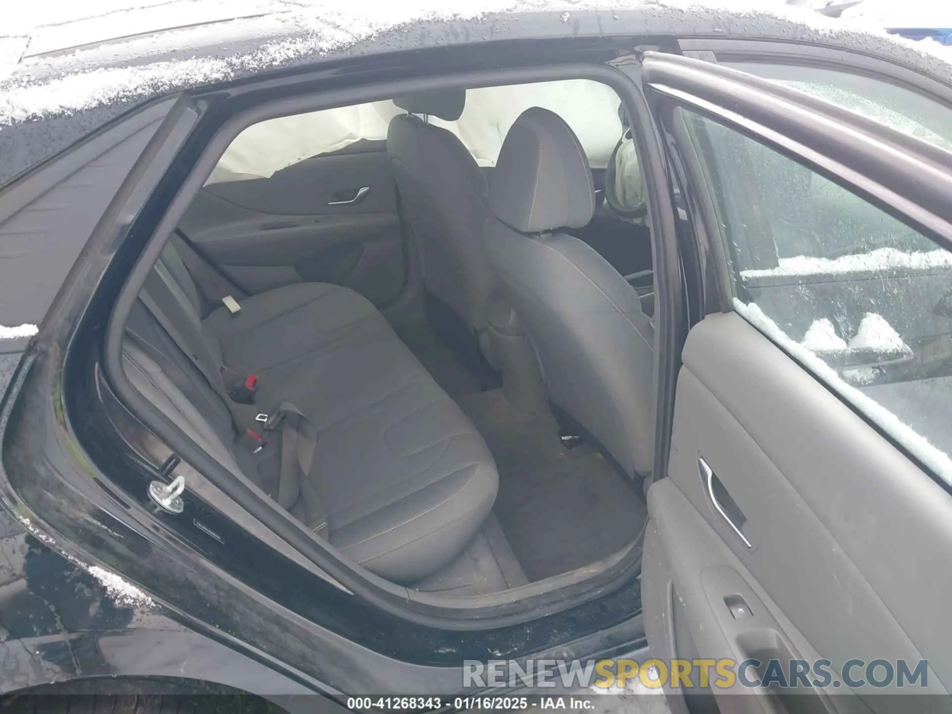 8 Photograph of a damaged car 5NPLM4AG9MH003332 HYUNDAI ELANTRA 2021
