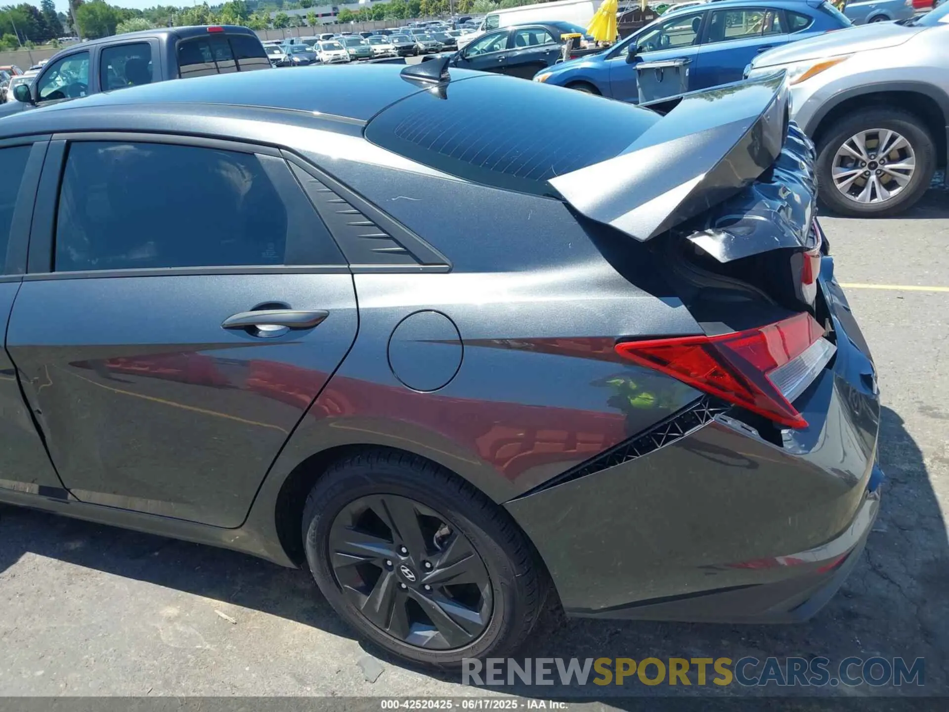 17 Photograph of a damaged car 5NPLM4AG9MH012046 HYUNDAI ELANTRA 2021