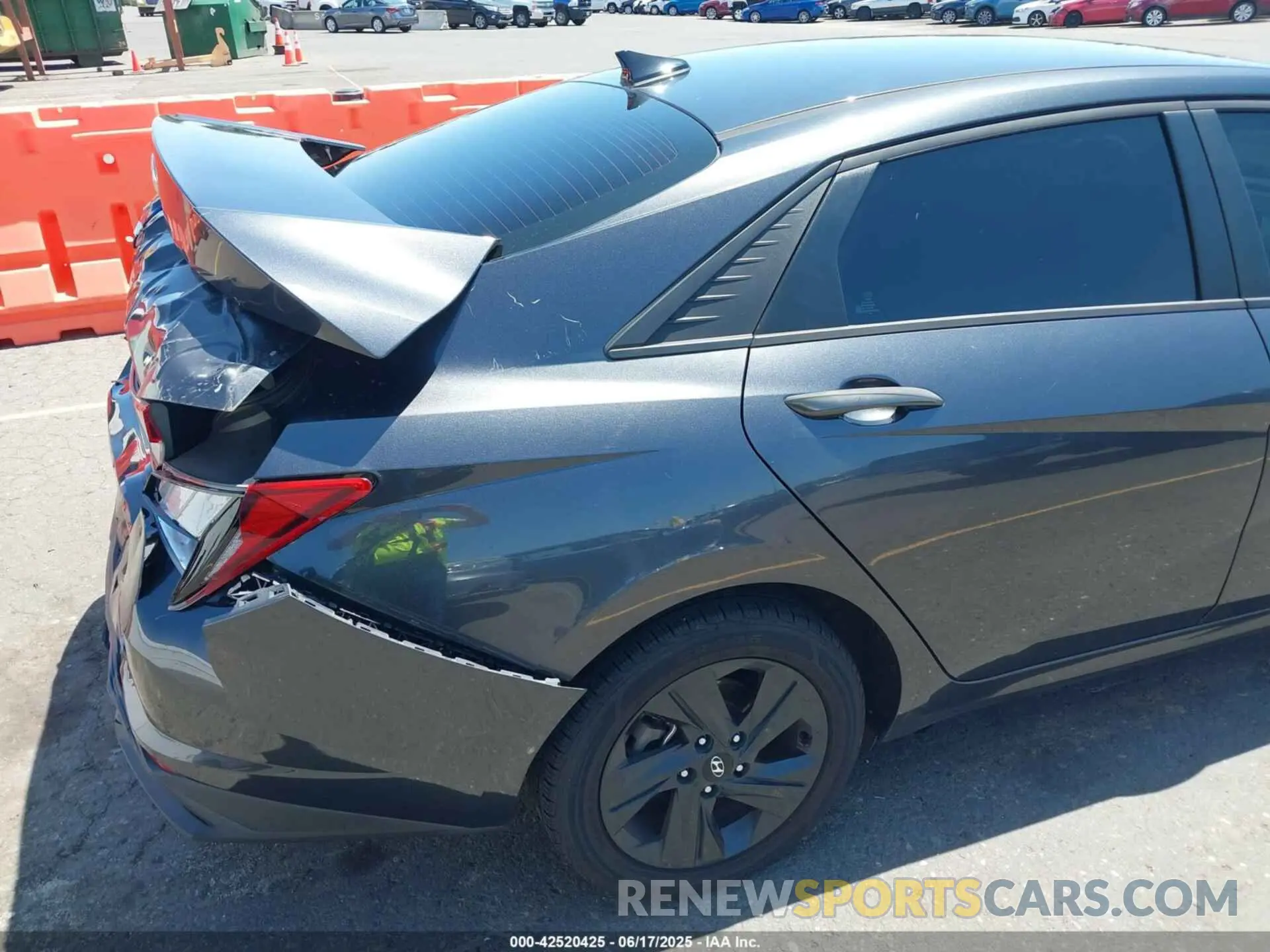 18 Photograph of a damaged car 5NPLM4AG9MH012046 HYUNDAI ELANTRA 2021