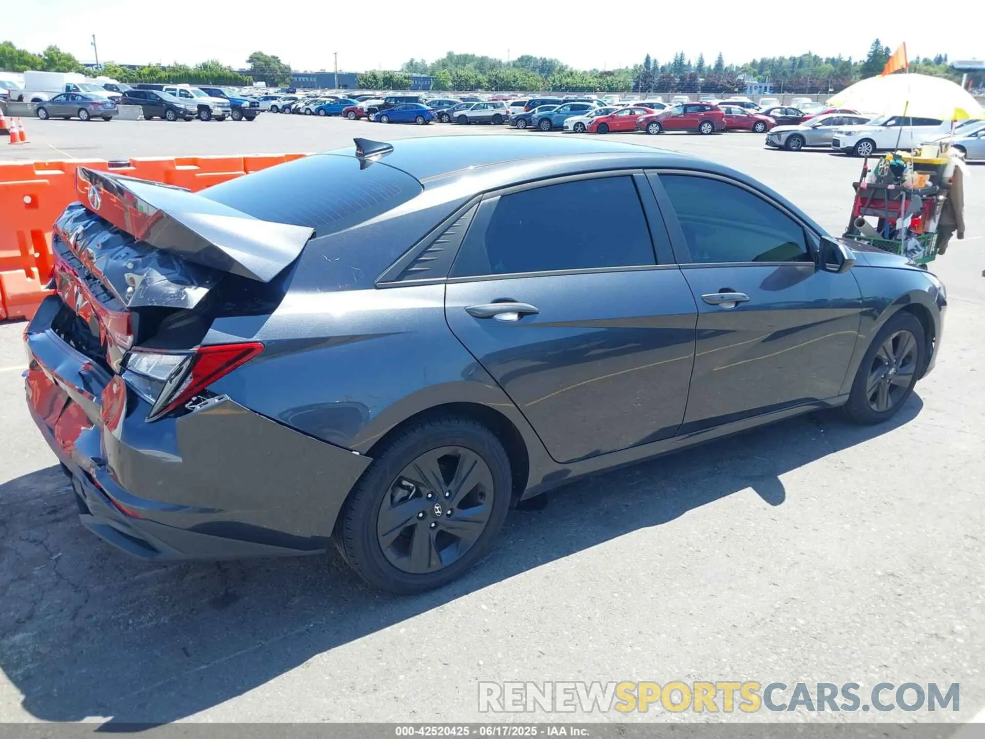 4 Photograph of a damaged car 5NPLM4AG9MH012046 HYUNDAI ELANTRA 2021
