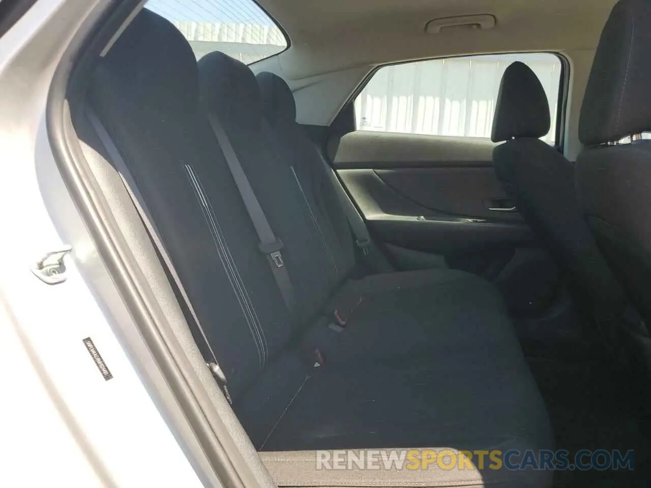 10 Photograph of a damaged car 5NPLM4AG9MH026481 HYUNDAI ELANTRA 2021