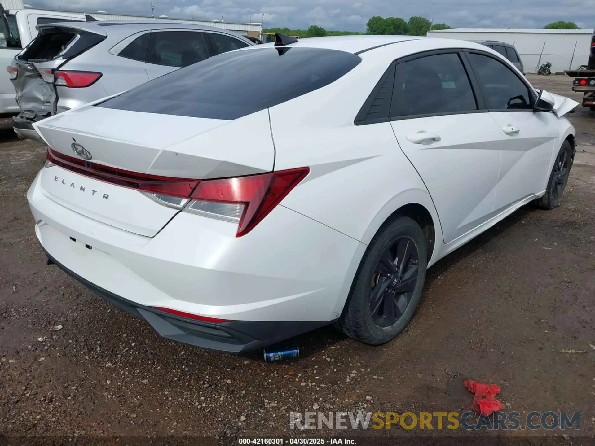 4 Photograph of a damaged car 5NPLM4AG9MH039859 HYUNDAI ELANTRA 2021