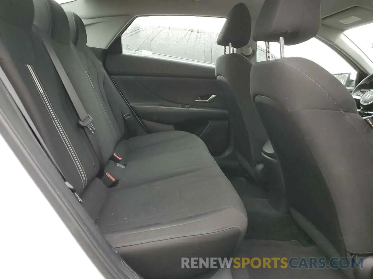 10 Photograph of a damaged car 5NPLM4AG9MH044995 HYUNDAI ELANTRA 2021