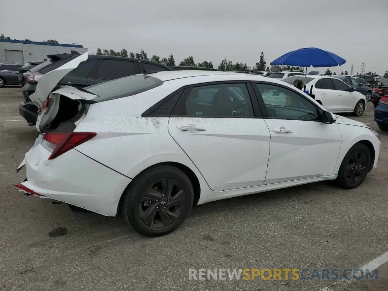3 Photograph of a damaged car 5NPLM4AG9MH044995 HYUNDAI ELANTRA 2021