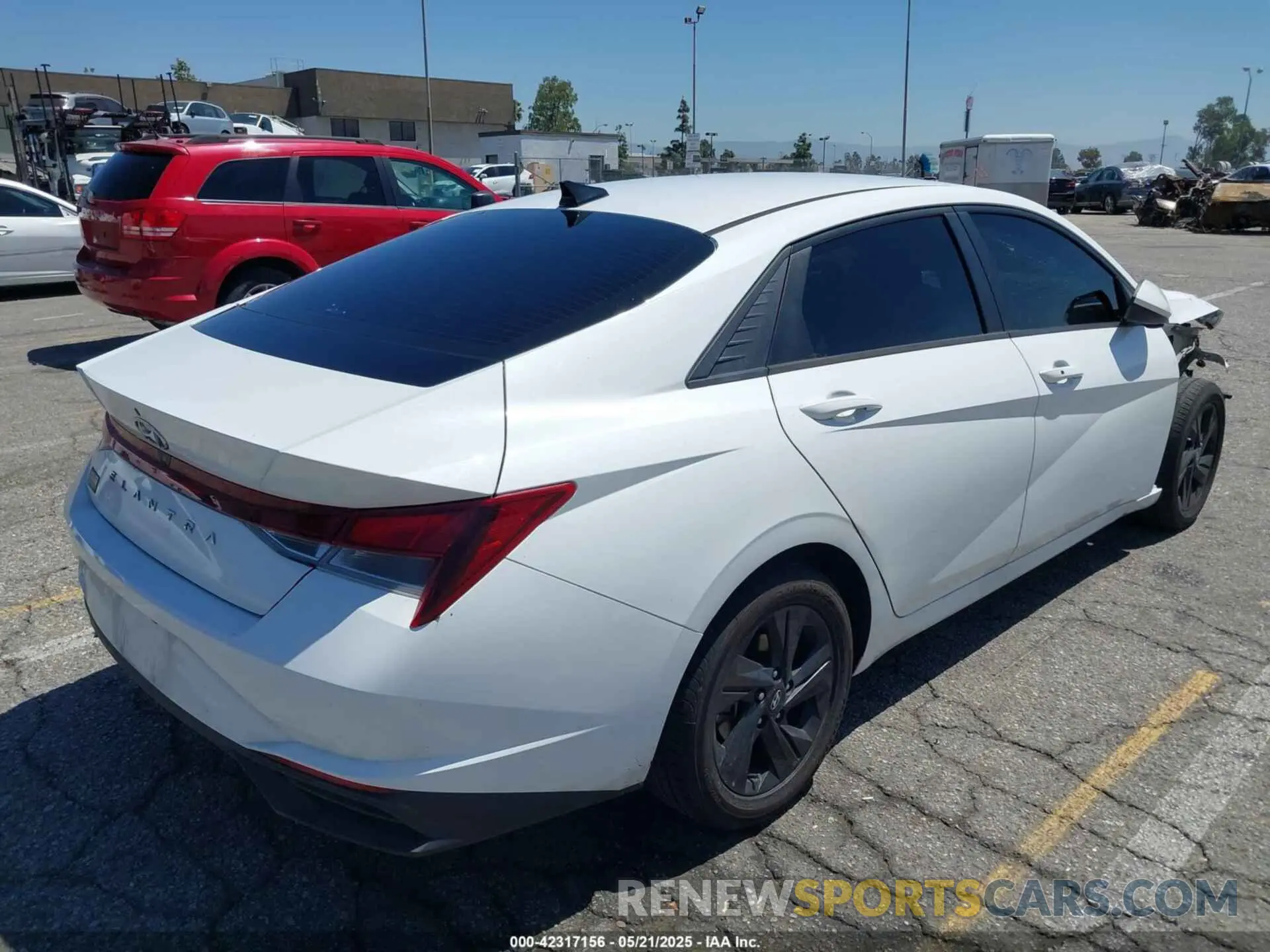 4 Photograph of a damaged car 5NPLM4AGXMH051177 HYUNDAI ELANTRA 2021