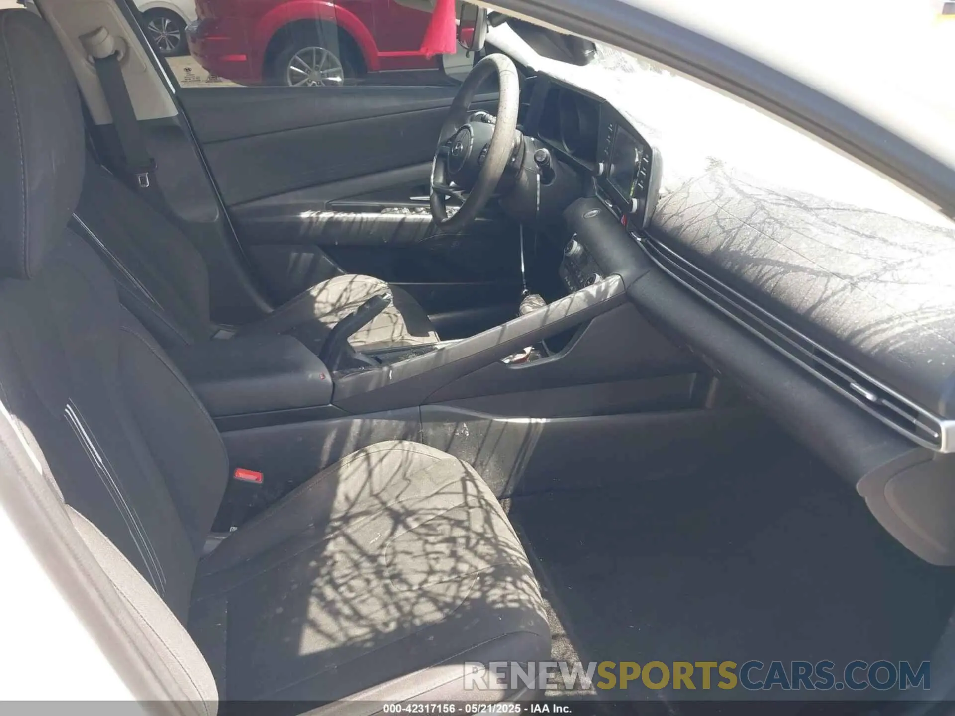 5 Photograph of a damaged car 5NPLM4AGXMH051177 HYUNDAI ELANTRA 2021