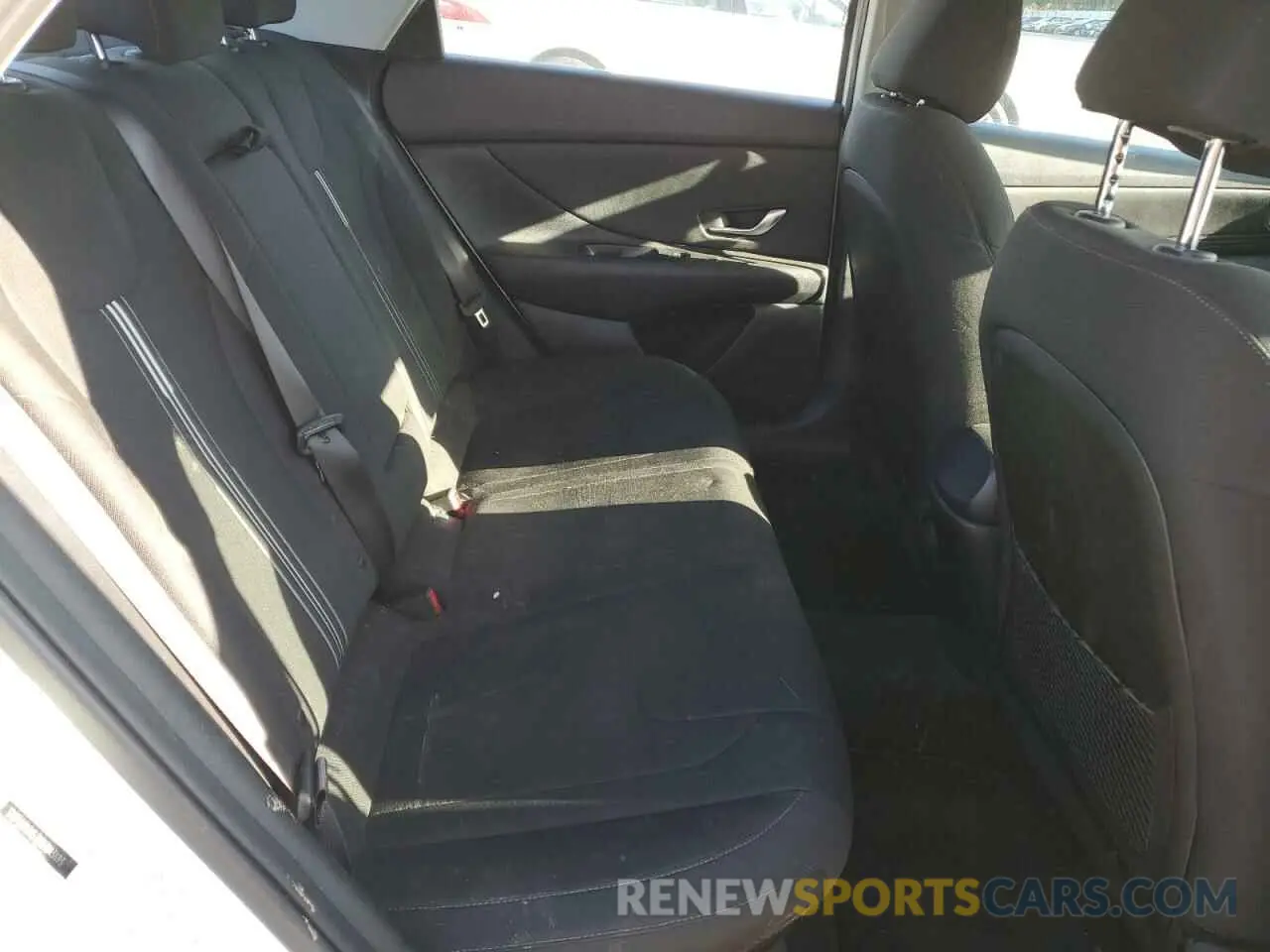 10 Photograph of a damaged car 5NPLN4AG3MH043693 HYUNDAI ELANTRA 2021