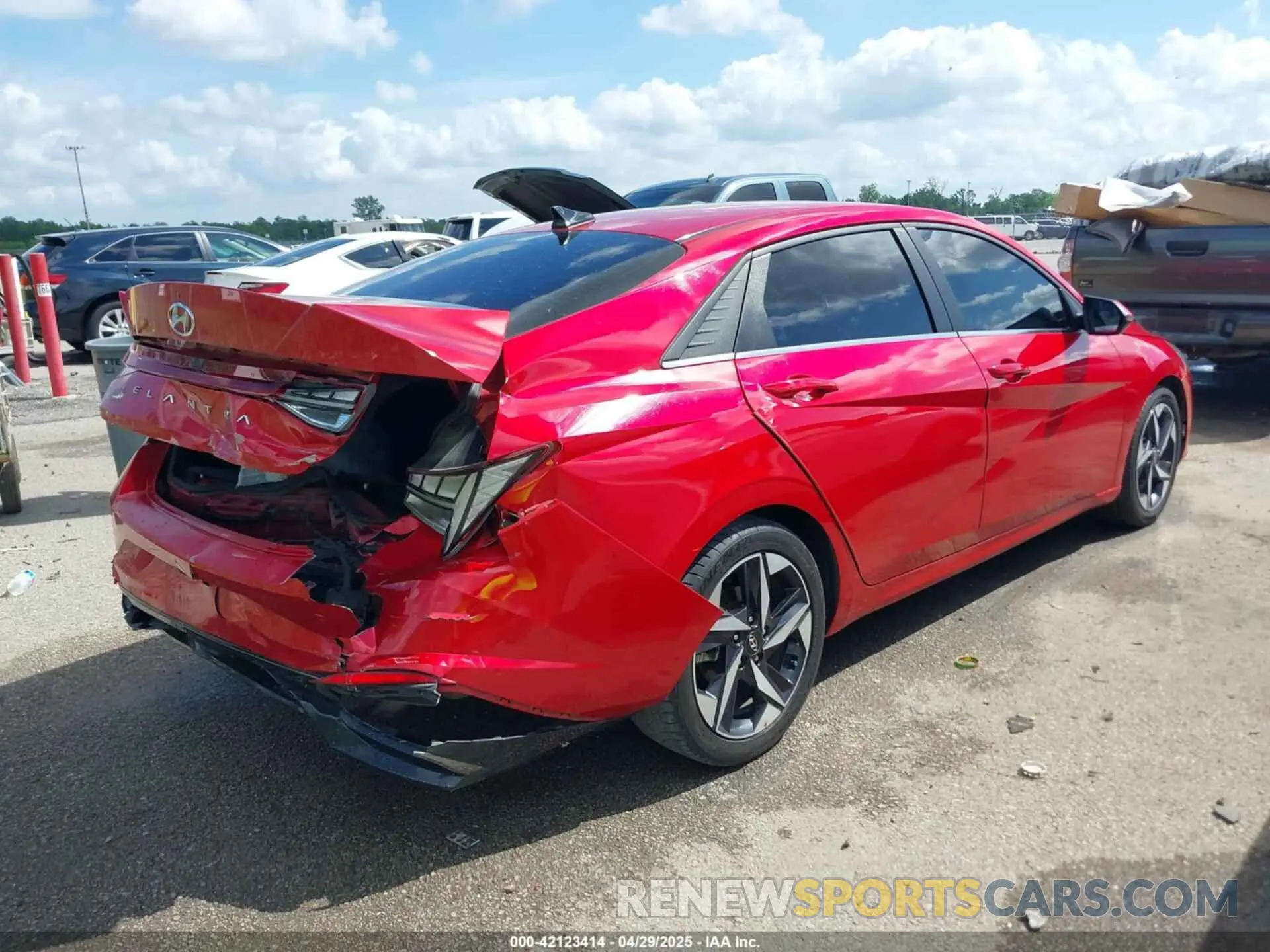 4 Photograph of a damaged car 5NPLN4AG5MH025891 HYUNDAI ELANTRA 2021