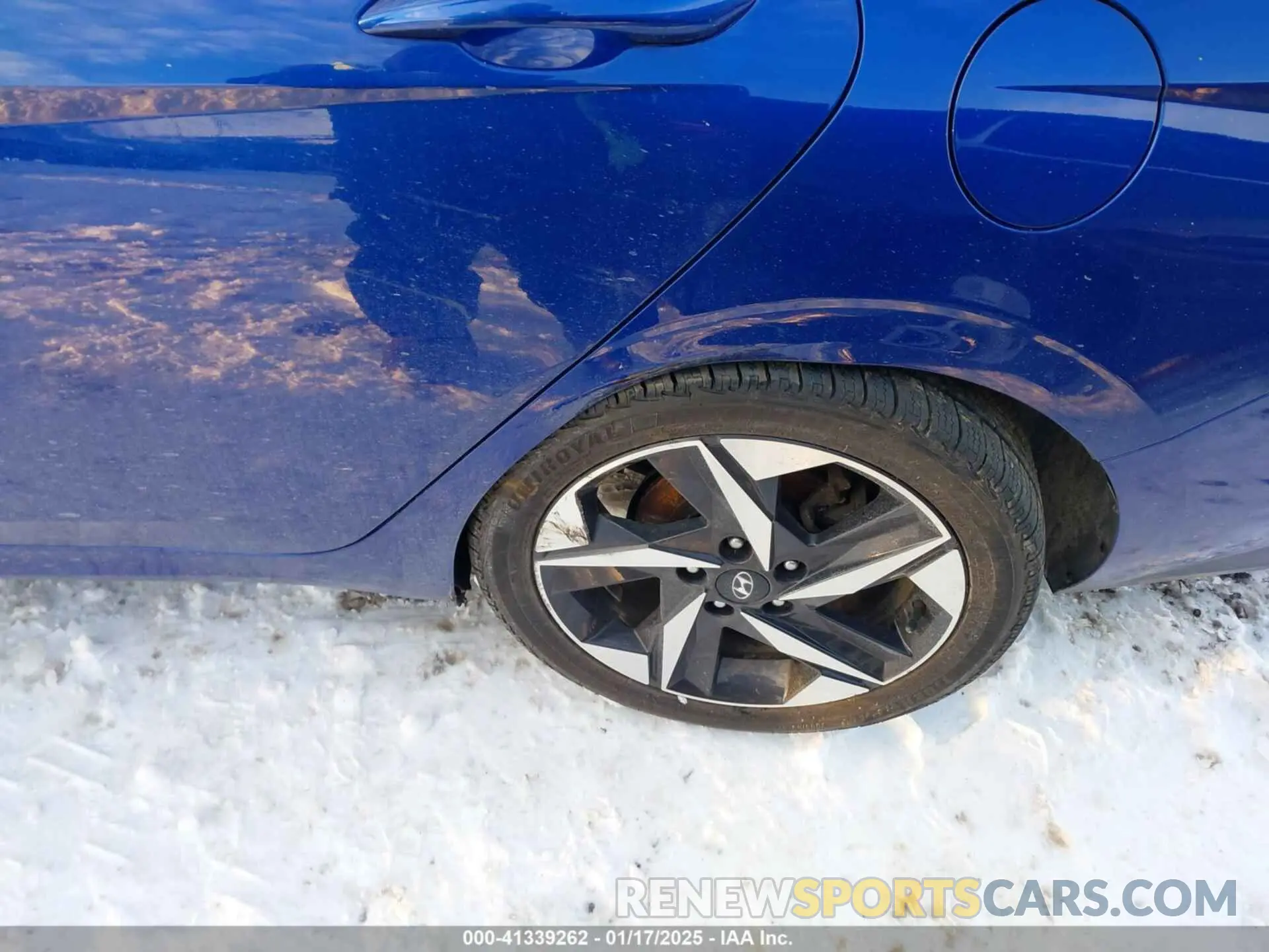 17 Photograph of a damaged car 5NPLN4AG6MH011773 HYUNDAI ELANTRA 2021