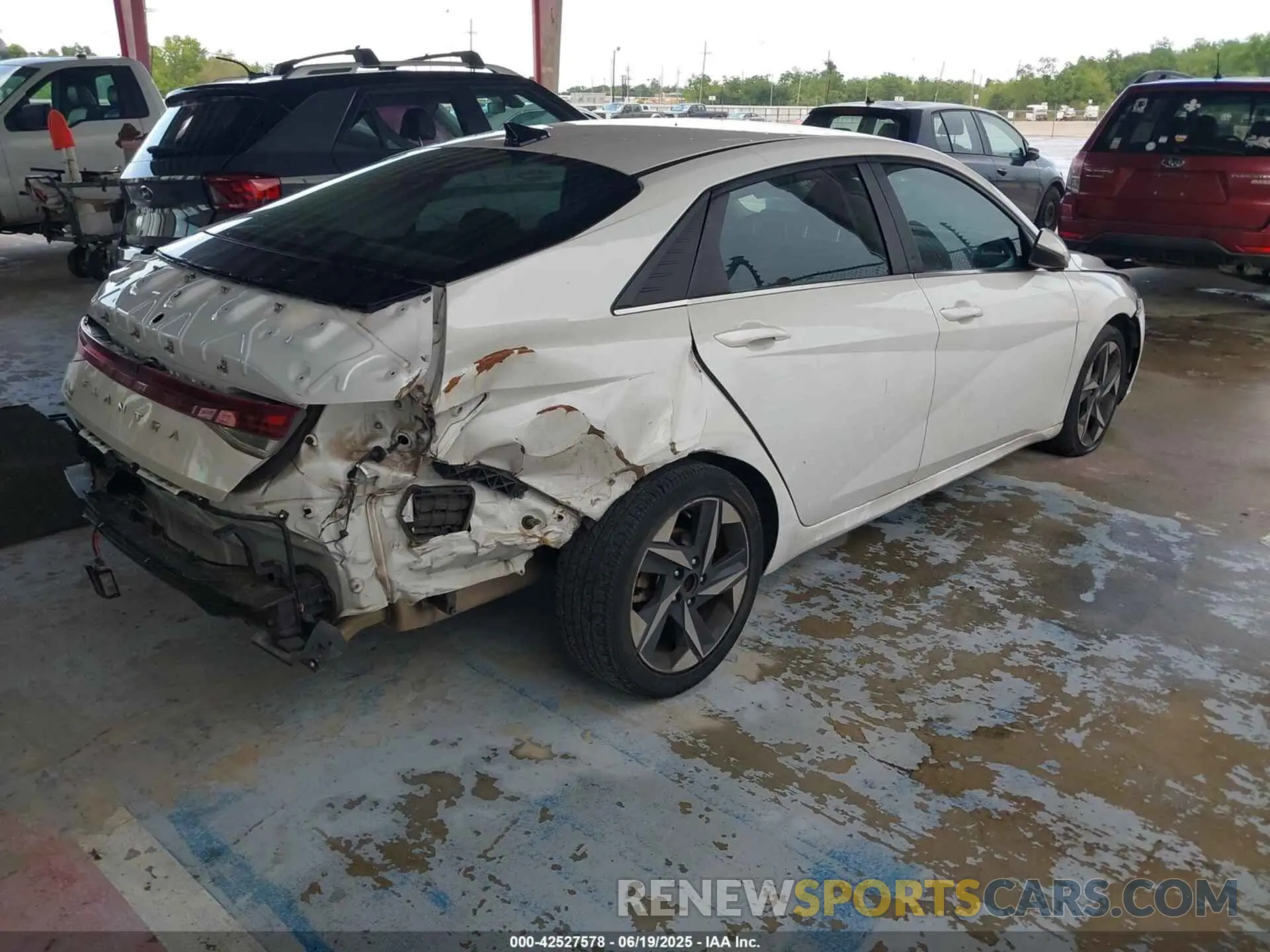 4 Photograph of a damaged car 5NPLN4AG6MH015855 HYUNDAI ELANTRA 2021