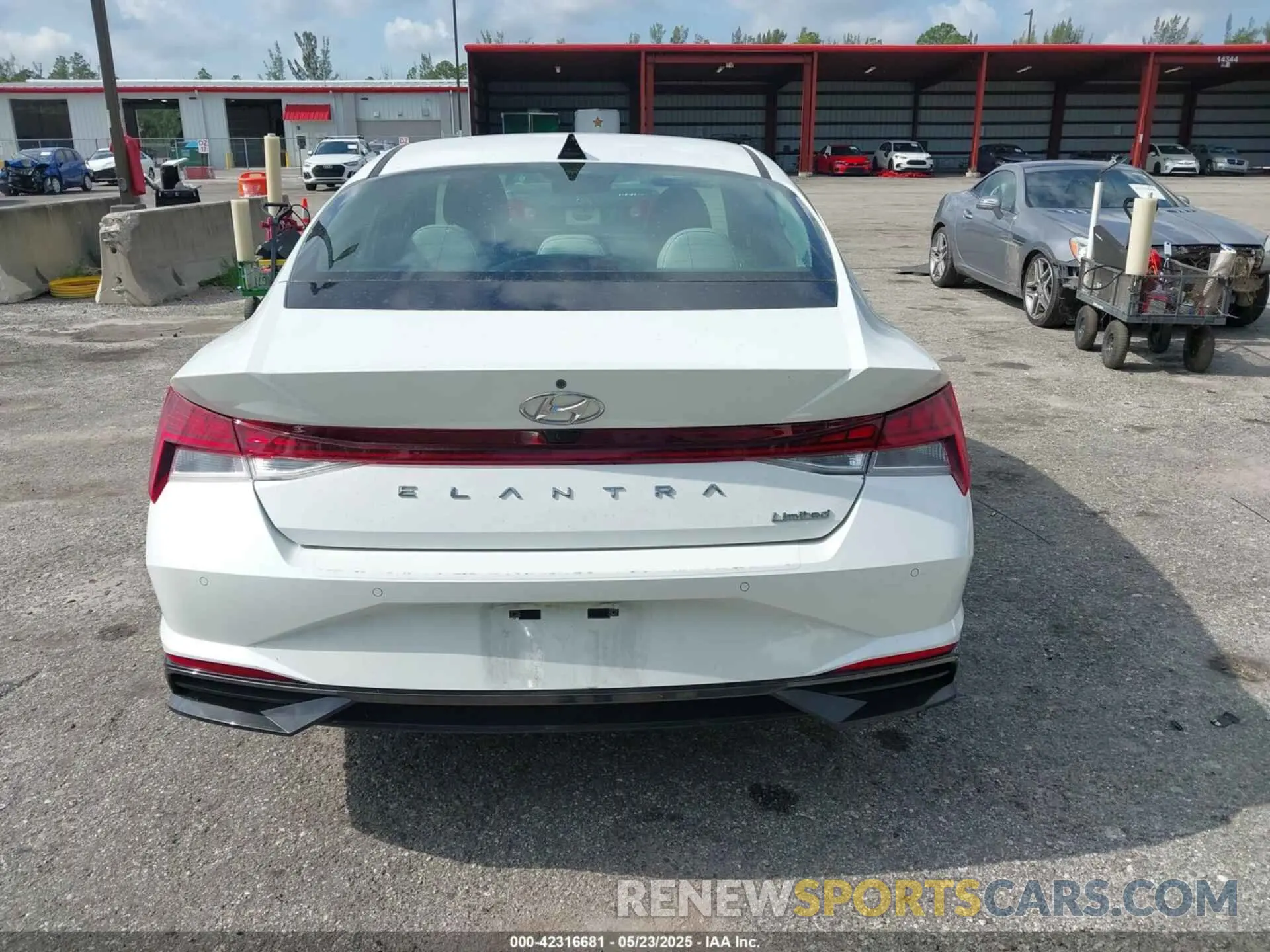 17 Photograph of a damaged car 5NPLP4AG0MH017241 HYUNDAI ELANTRA 2021