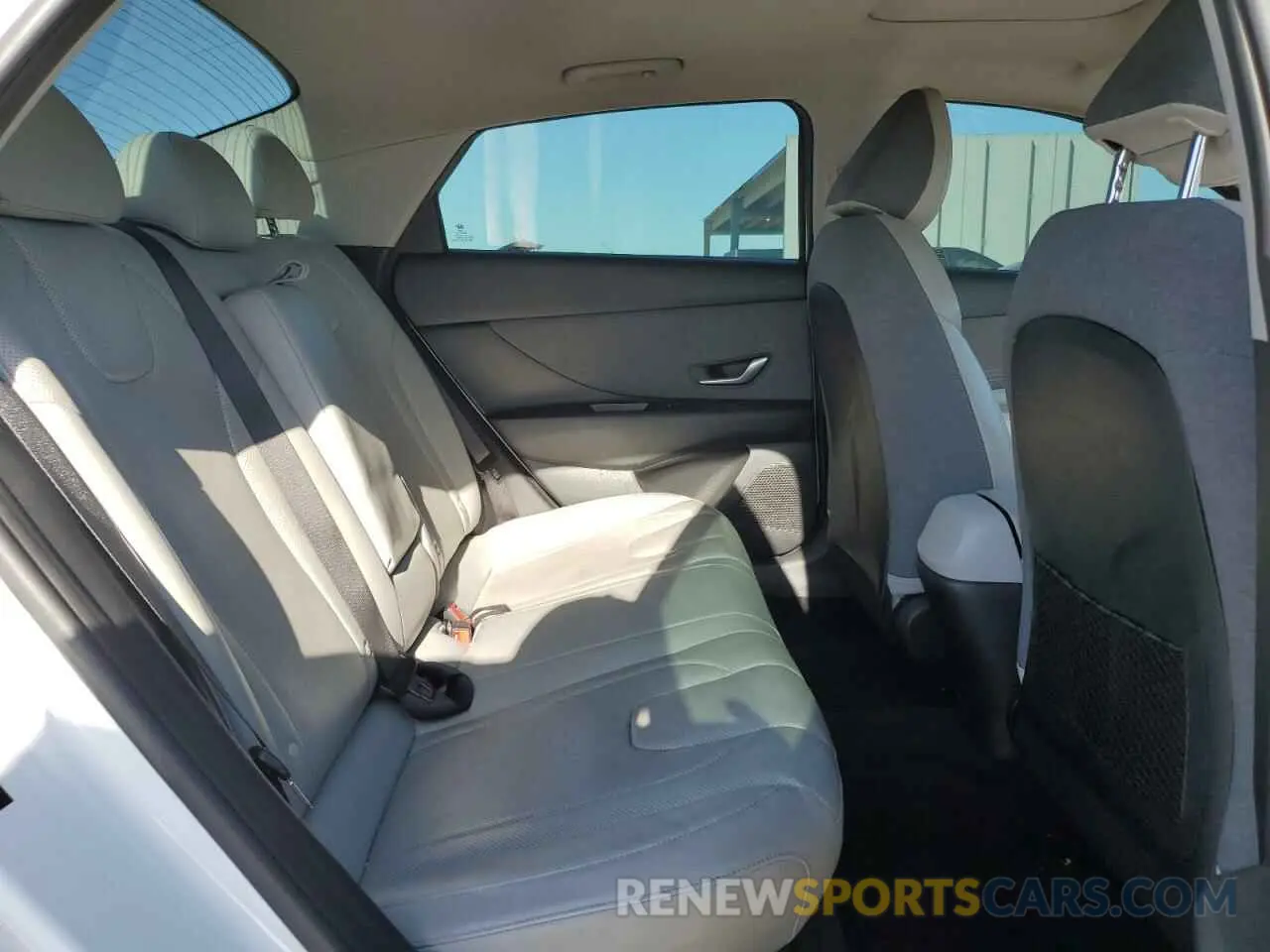 10 Photograph of a damaged car 5NPLP4AG3MH026273 HYUNDAI ELANTRA 2021
