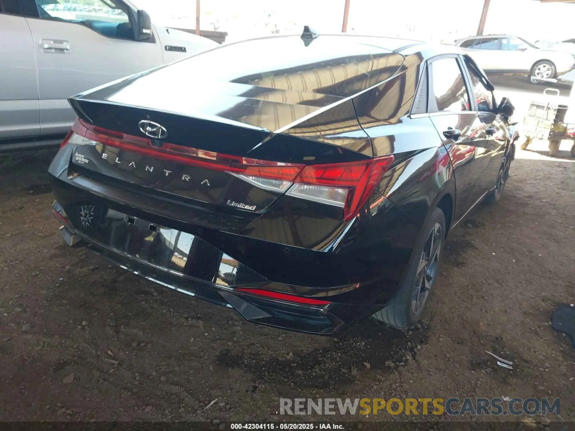 4 Photograph of a damaged car 5NPLP4AG4MH008901 HYUNDAI ELANTRA 2021