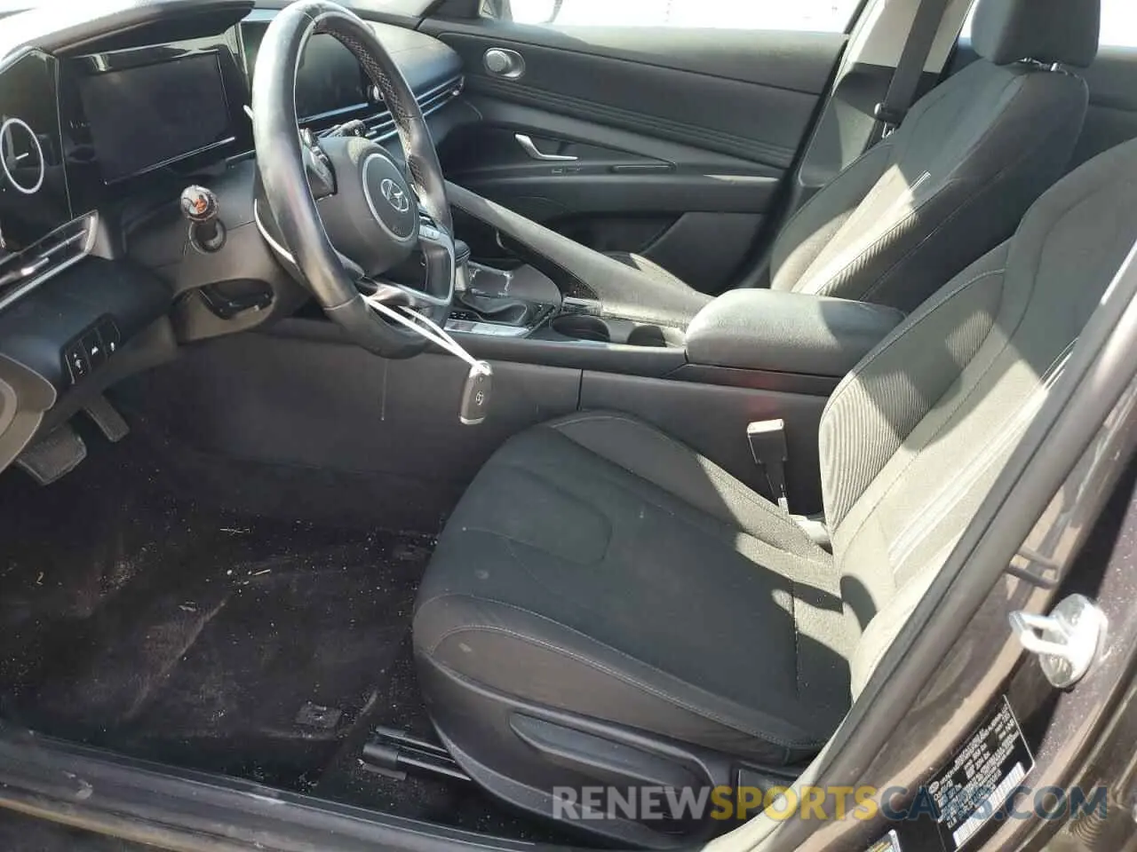 7 Photograph of a damaged car 5NPLS4AG1MH000818 HYUNDAI ELANTRA 2021