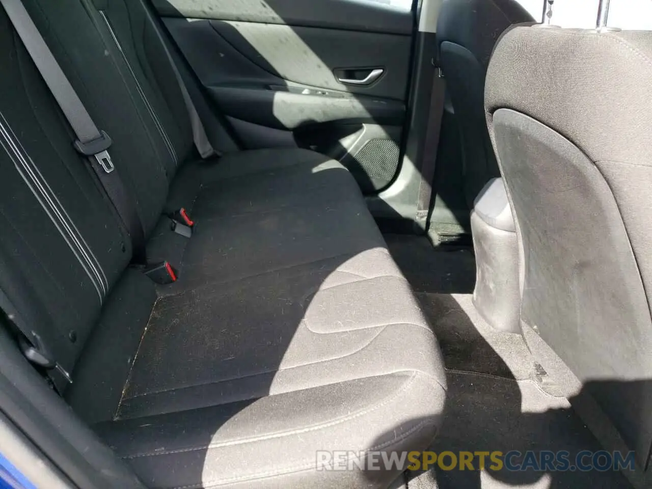 10 Photograph of a damaged car 5NPLS4AG2MH005963 HYUNDAI ELANTRA 2021