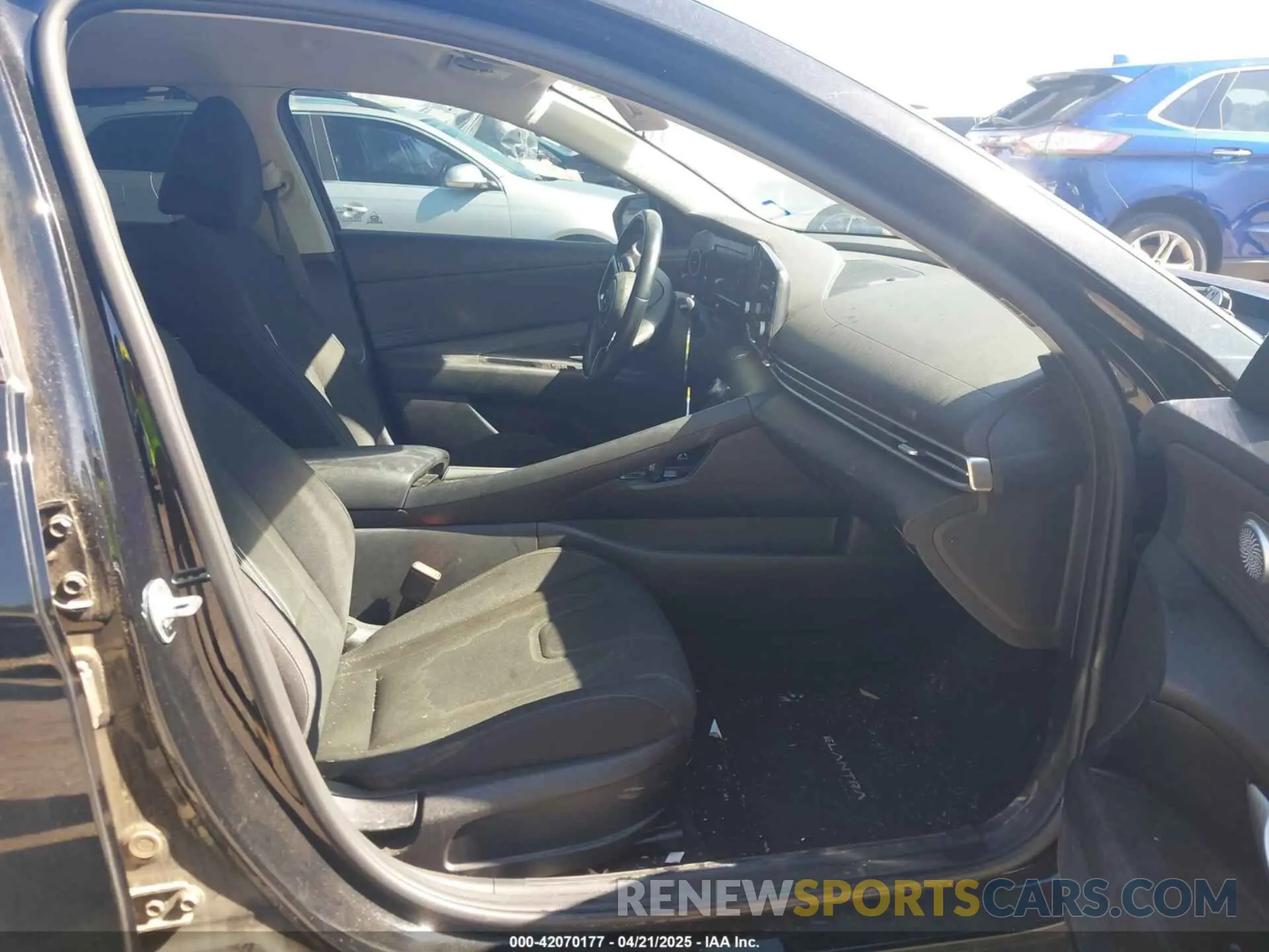 5 Photograph of a damaged car 5NPLS4AG2MH009981 HYUNDAI ELANTRA 2021
