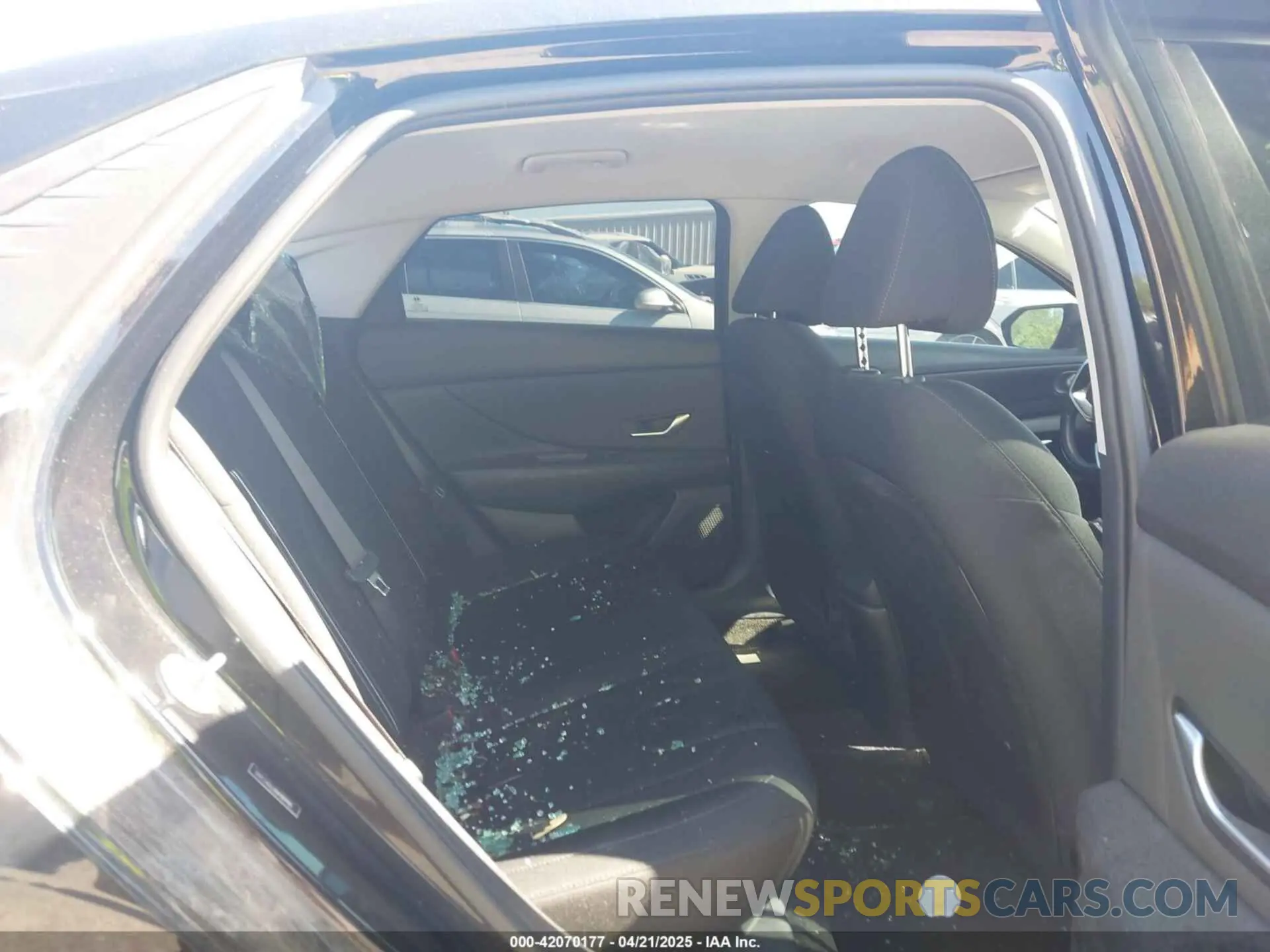 8 Photograph of a damaged car 5NPLS4AG2MH009981 HYUNDAI ELANTRA 2021