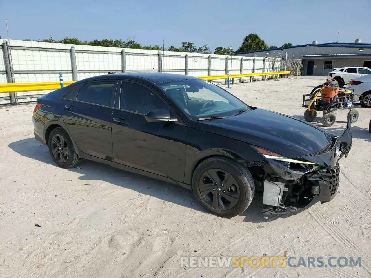 4 Photograph of a damaged car 5NPLS4AG2MH028174 HYUNDAI ELANTRA 2021