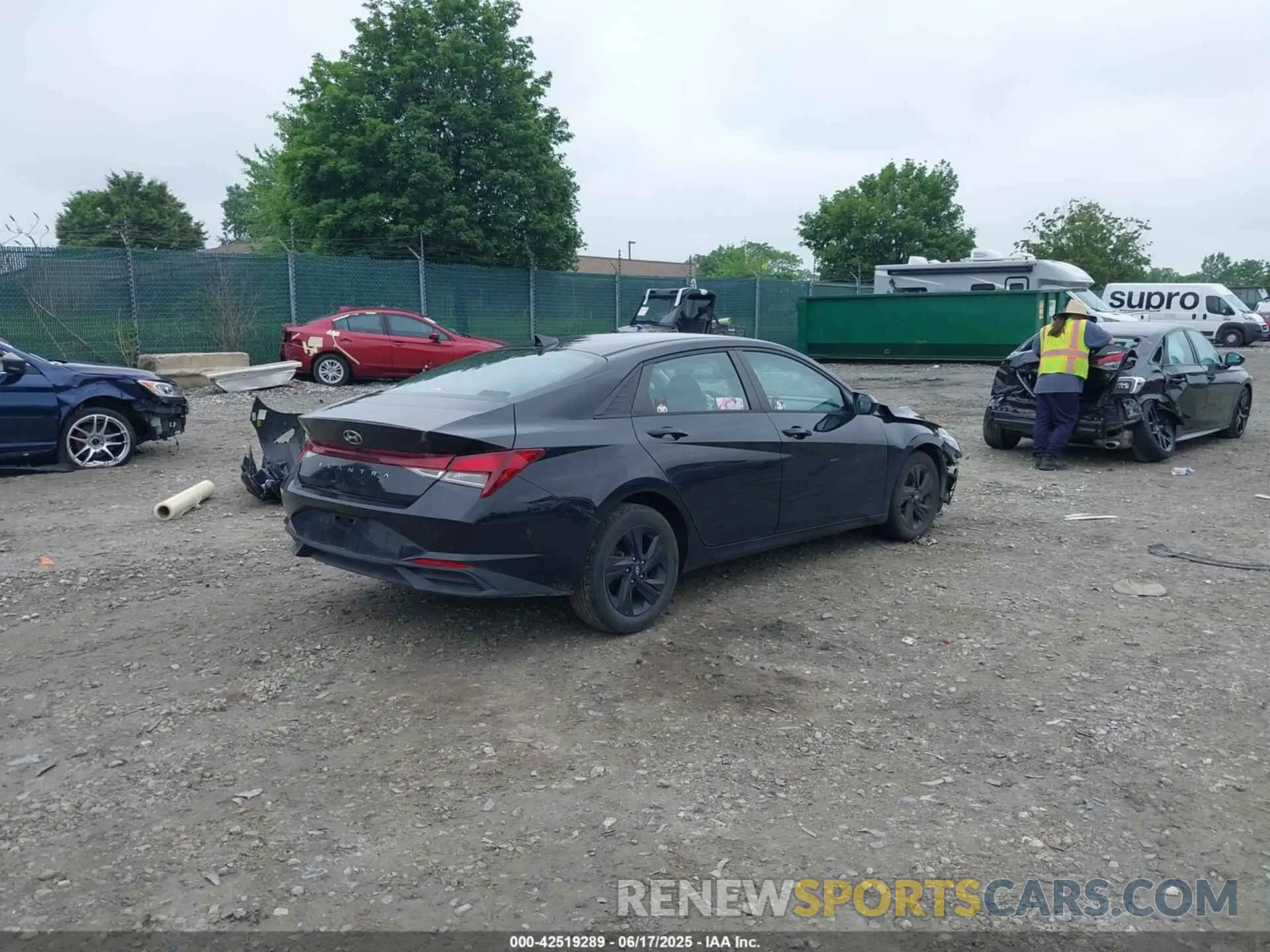 4 Photograph of a damaged car 5NPLS4AG3MH005017 HYUNDAI ELANTRA 2021