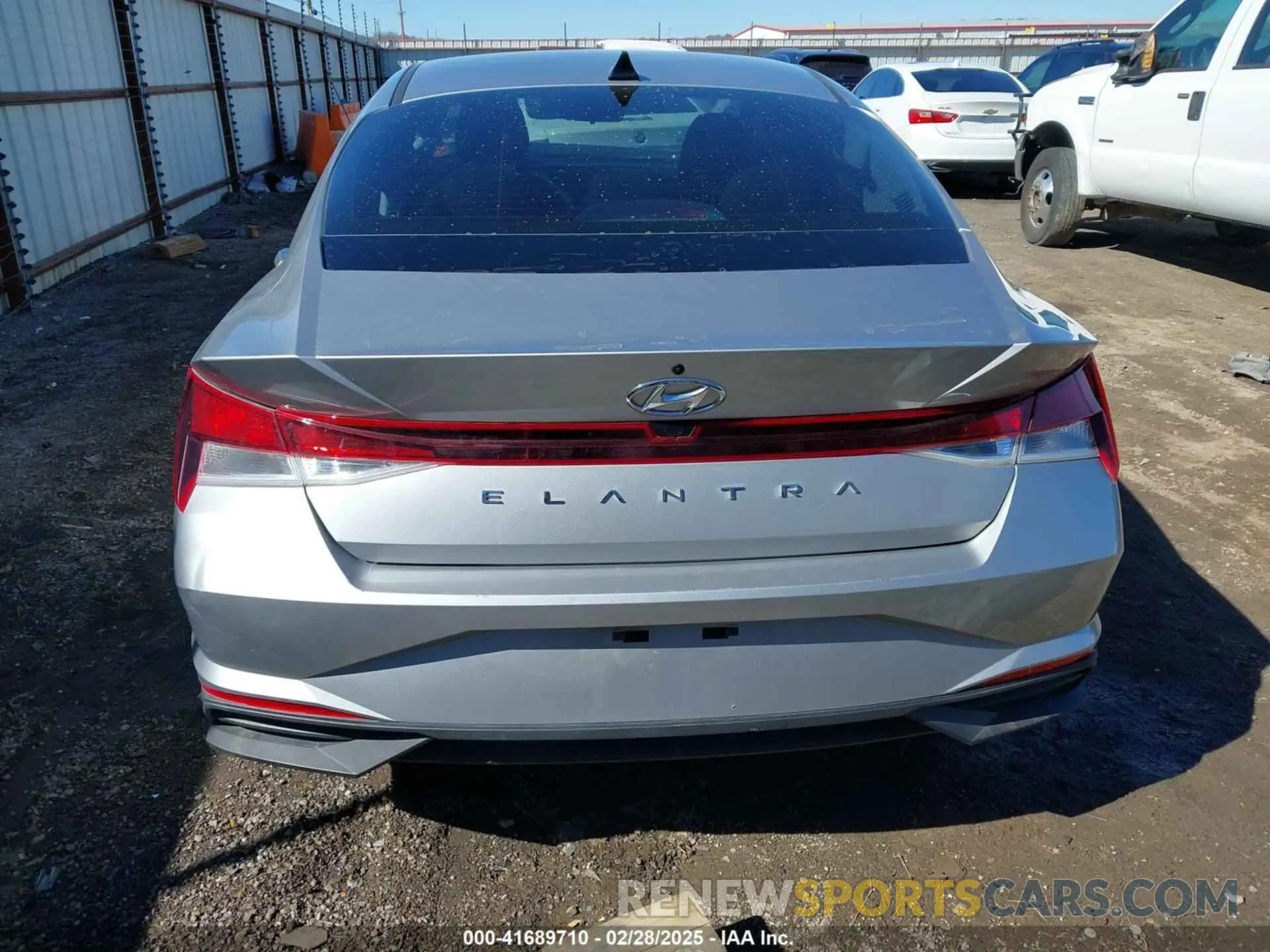 17 Photograph of a damaged car 5NPLS4AG3MH007513 HYUNDAI ELANTRA 2021
