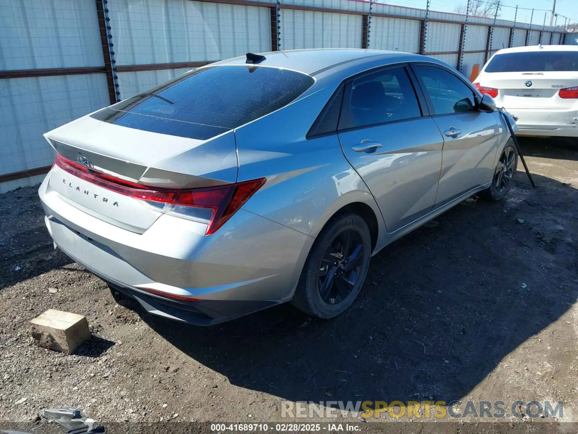 4 Photograph of a damaged car 5NPLS4AG3MH007513 HYUNDAI ELANTRA 2021